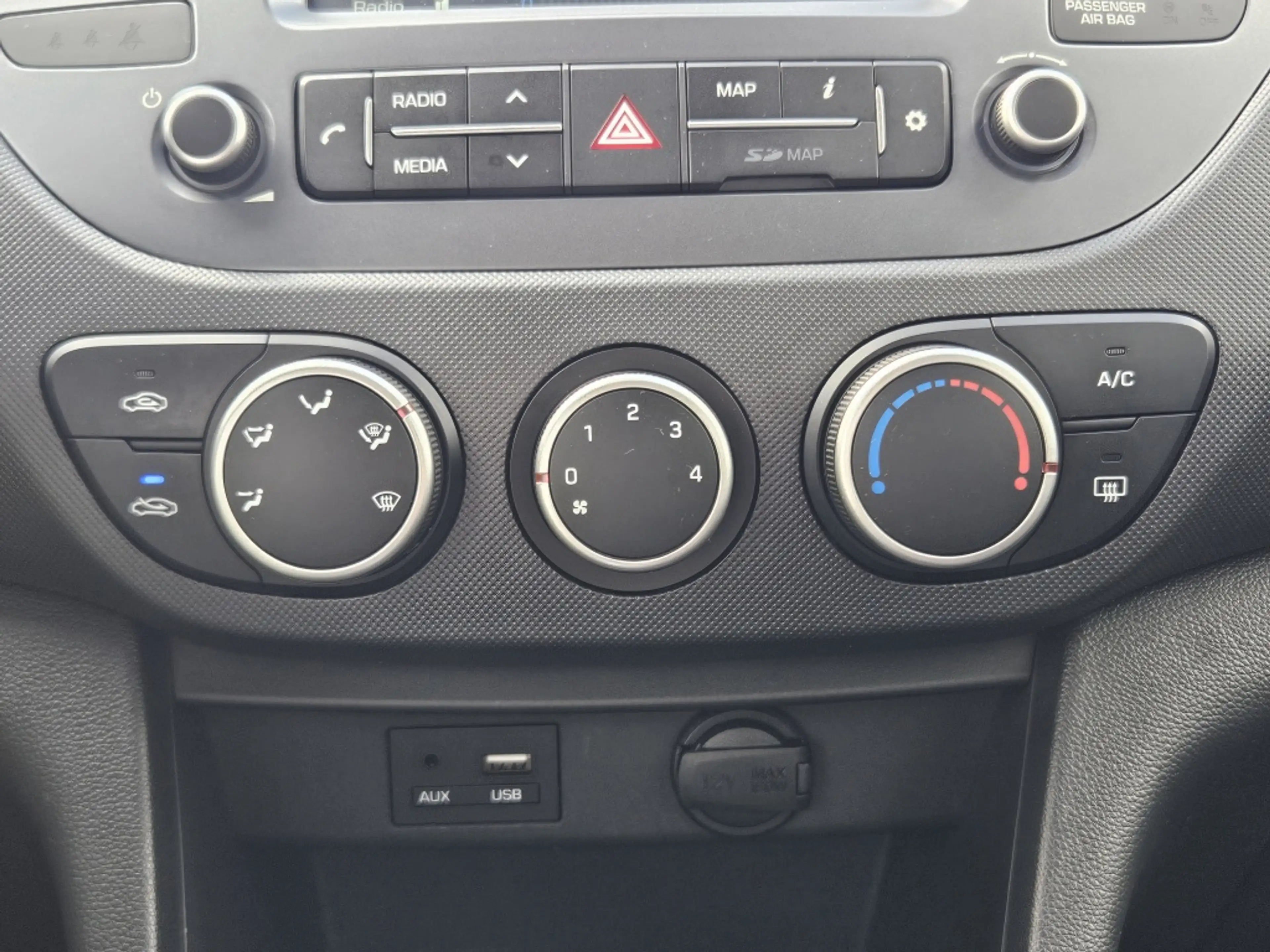 Hyundai i10 1.0i Comfort — photo 17
