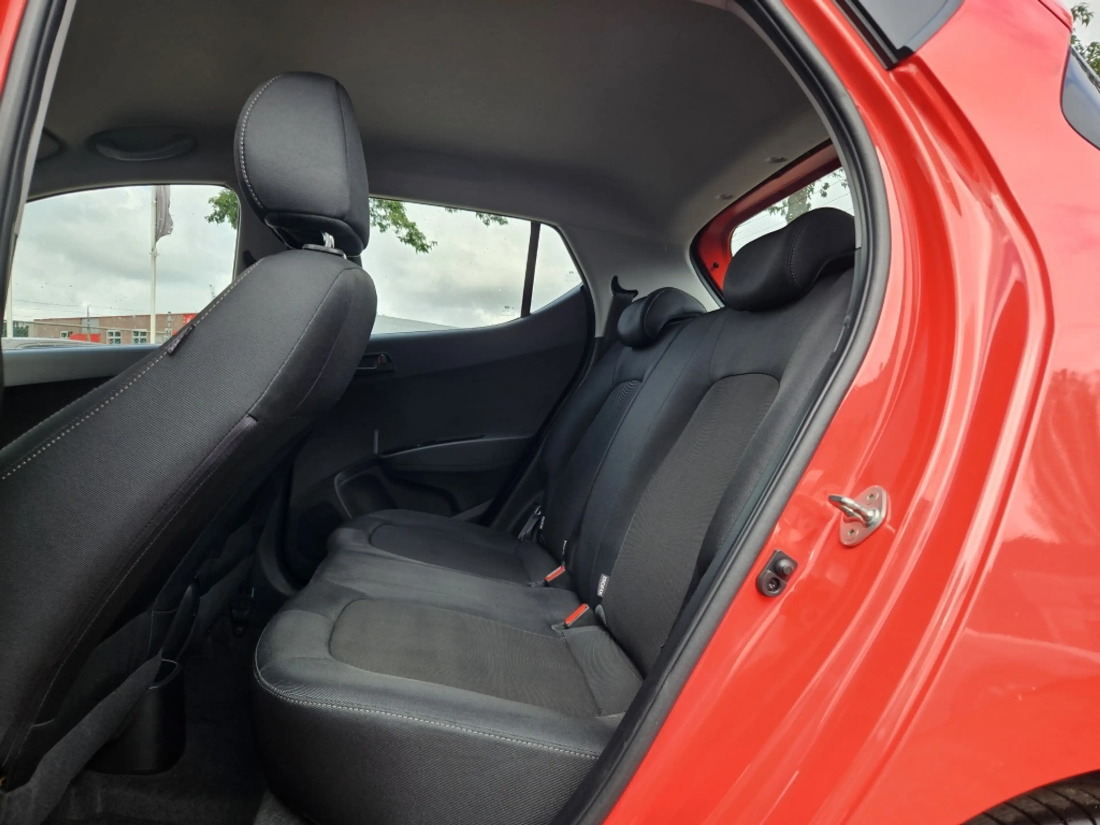 Hyundai i10 1.0i Comfort — photo 9