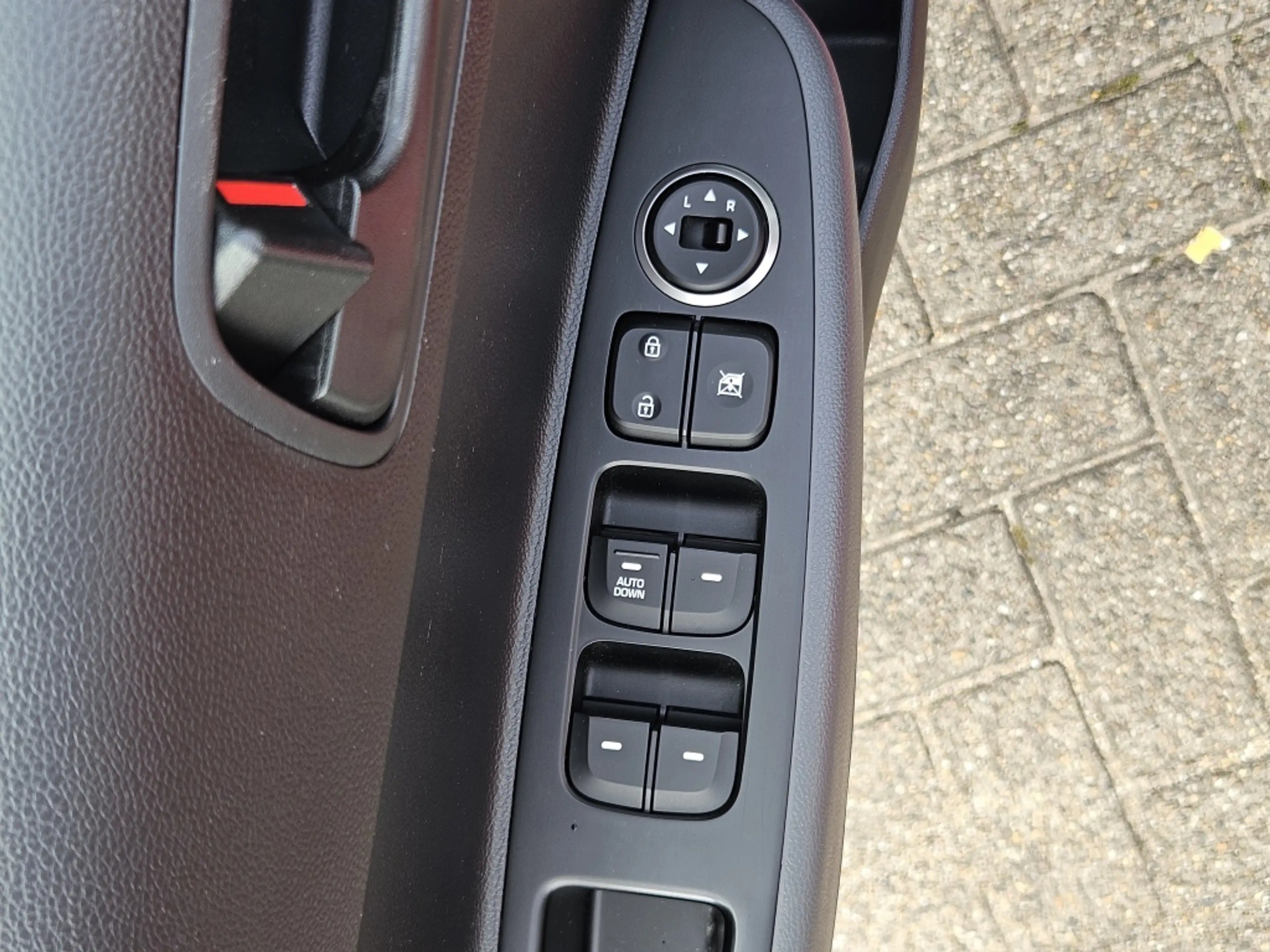 Hyundai i10 1.0i Comfort — photo 11