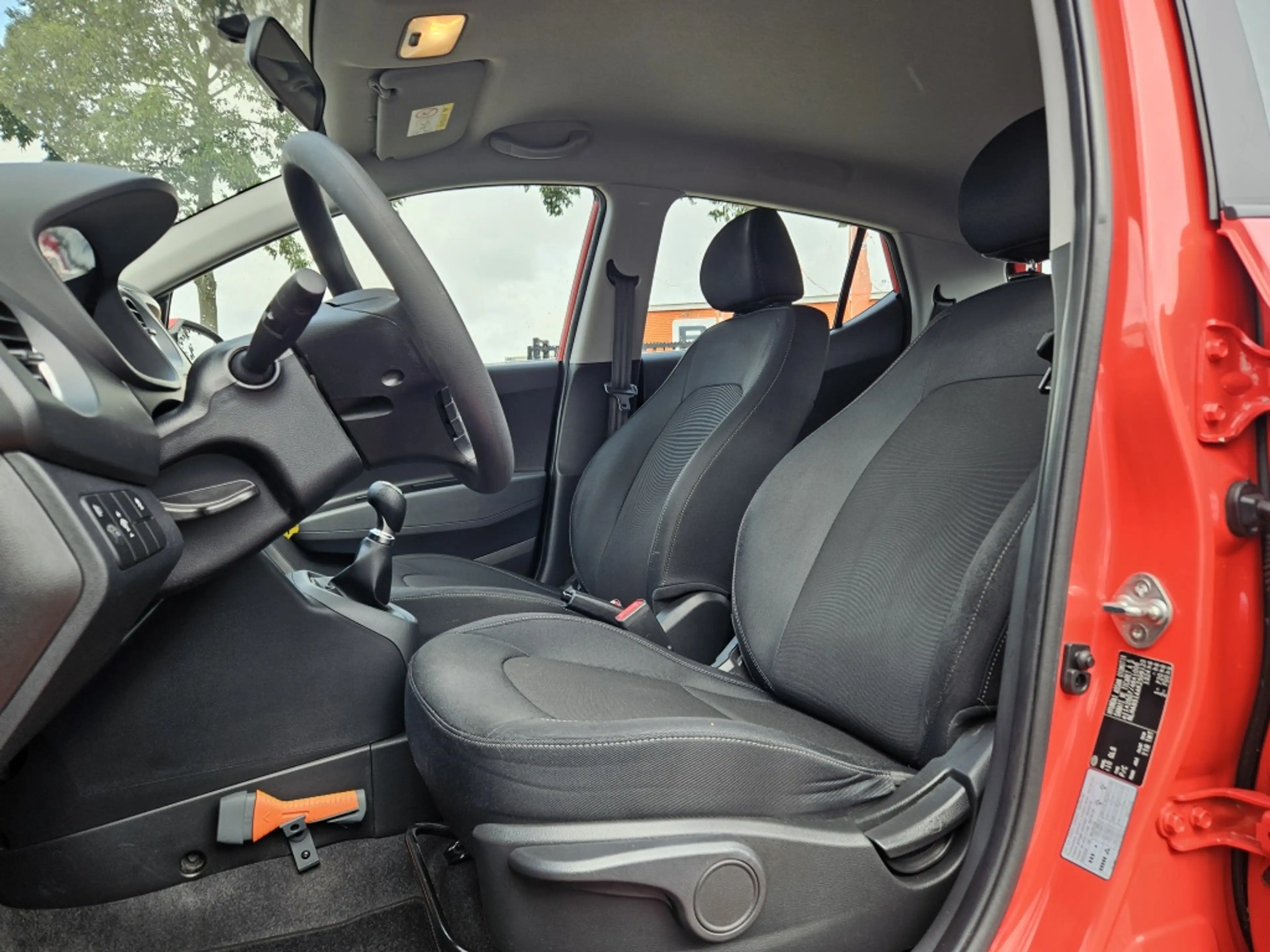 Hyundai i10 1.0i Comfort — photo 8