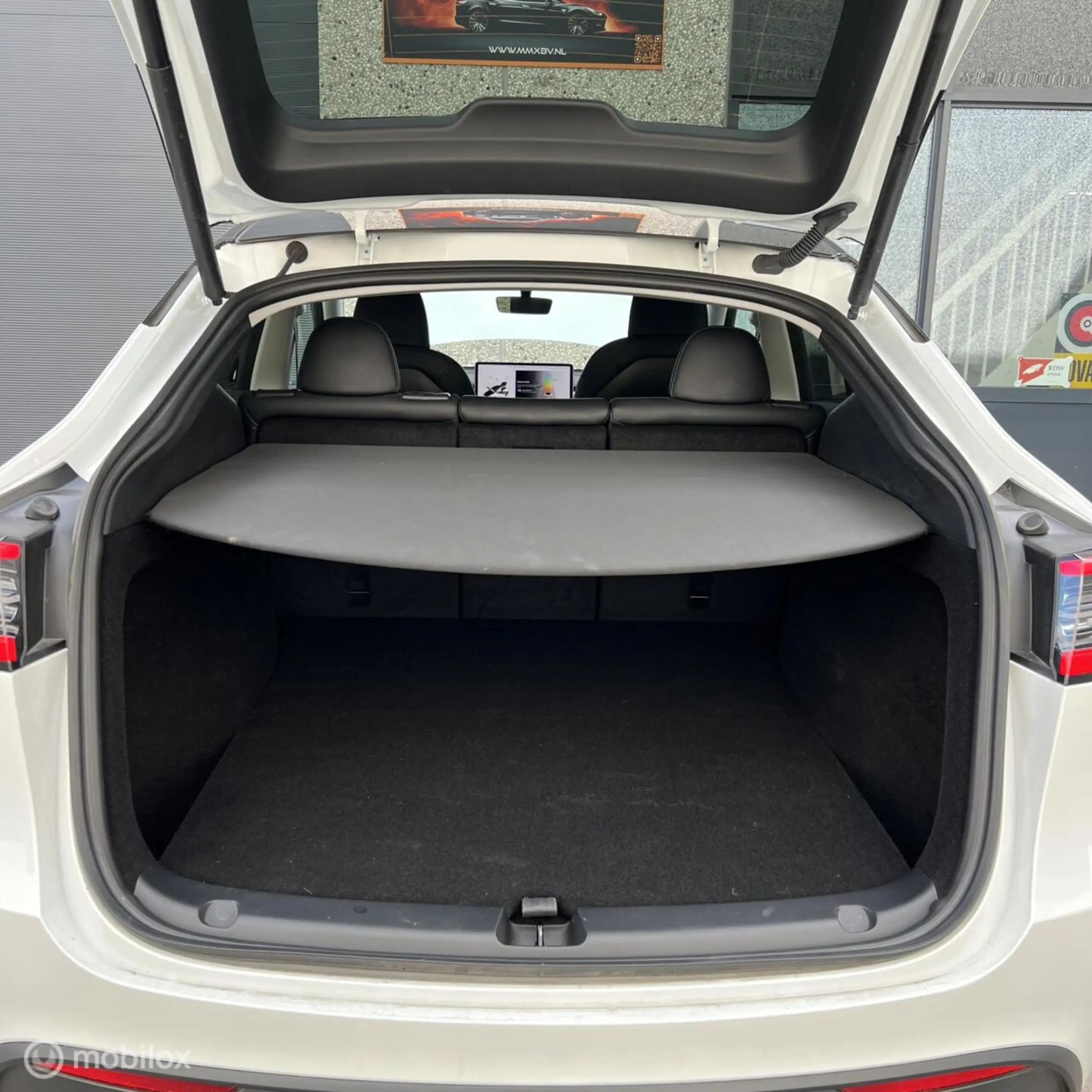 Tesla Model Y Long Range AWD + MMX PACK + SOH 94% — photo 18