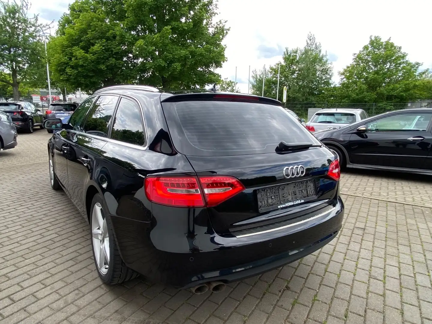 Audi A4 Avant Attraction 2.0 TDI Bi Xenon/NAVI/Autom. Schwarz - 2
