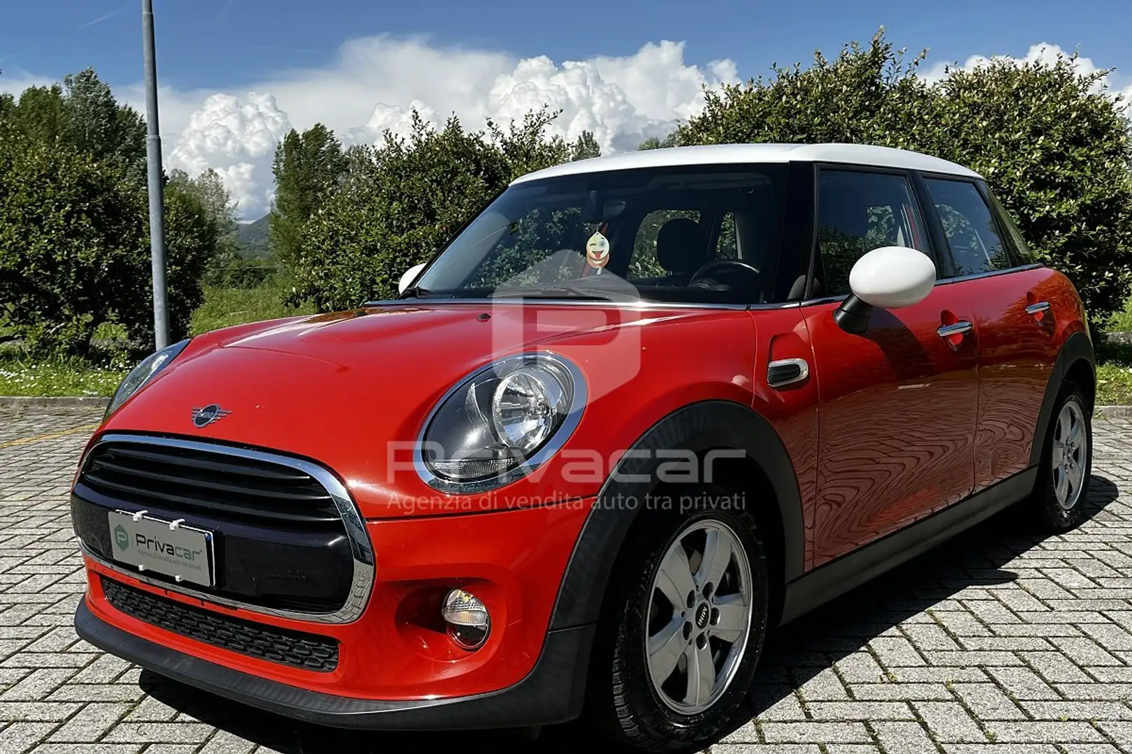 MINI Cooper D Mini 1.5 Cooper D Business 5 porte Oranje - 1