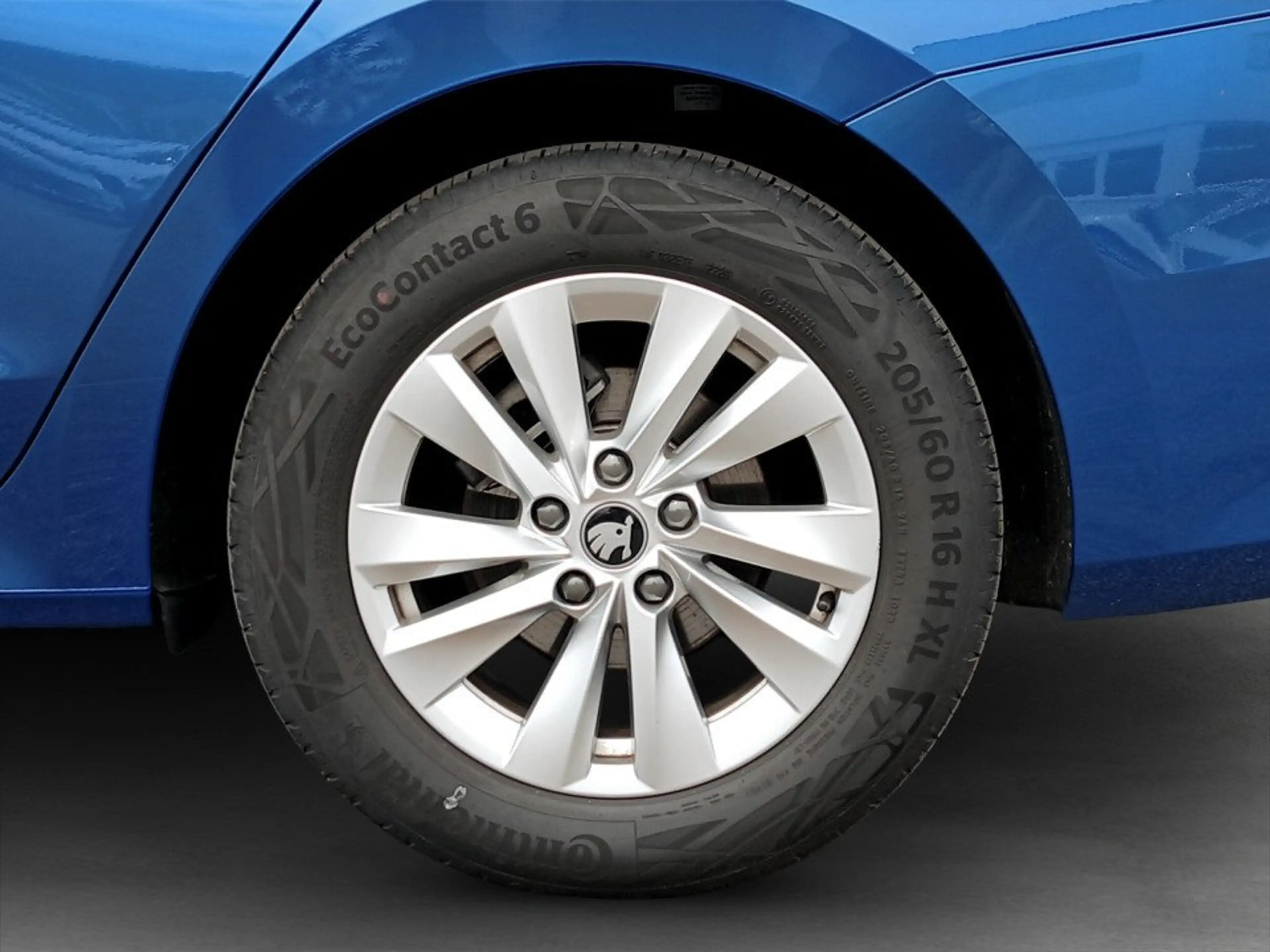 Skoda Octavia Combi 1.5 TSI DSG Selection AHK+LED+NAVI — photo 8