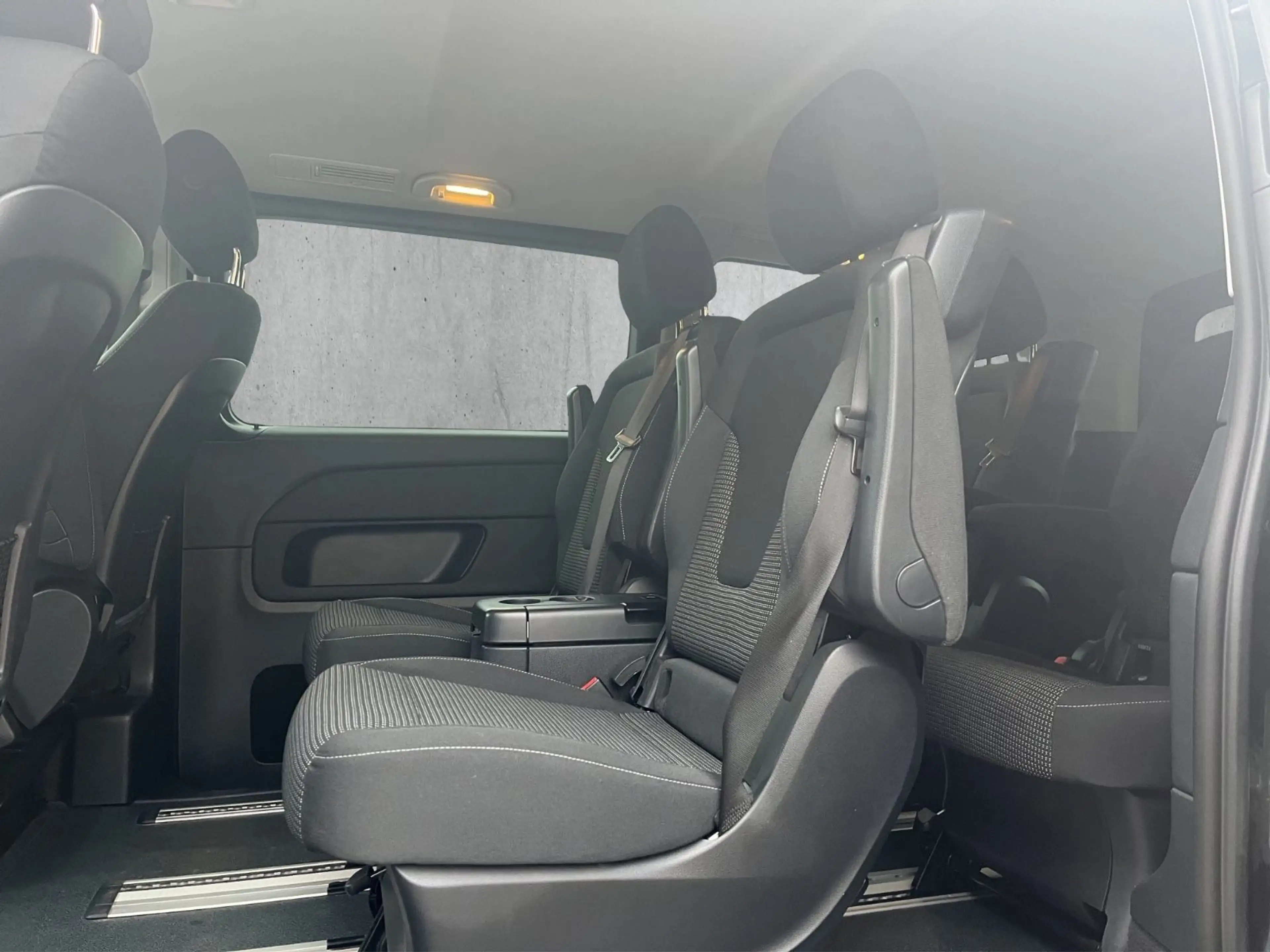 Mercedes-Benz EQV 300 300 lang Kamera Navi 6-Sitzer — photo 13