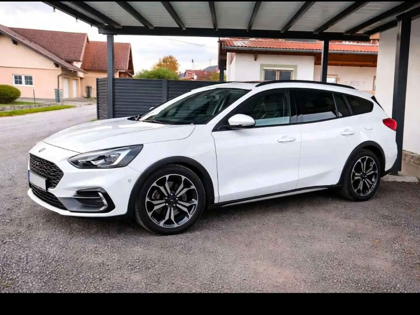 Ford Focus Focus Traveller 1,5 EcoBlue Active X Aut. Active X Weiß - 1