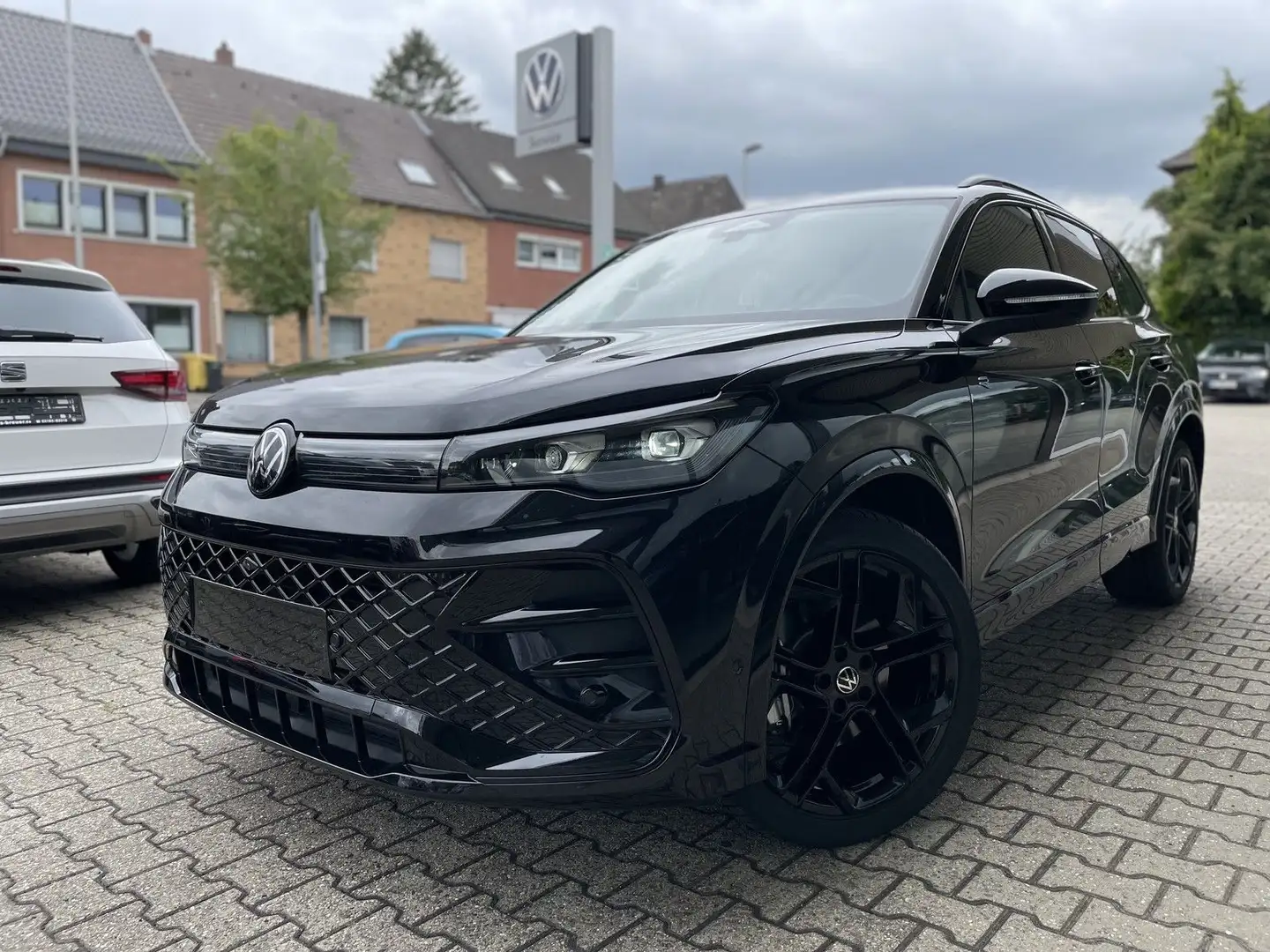 Volkswagen Tiguan 2.0 TDI 110 kW R-Line IQ,Kessy,Pano,AHK Negro - 1
