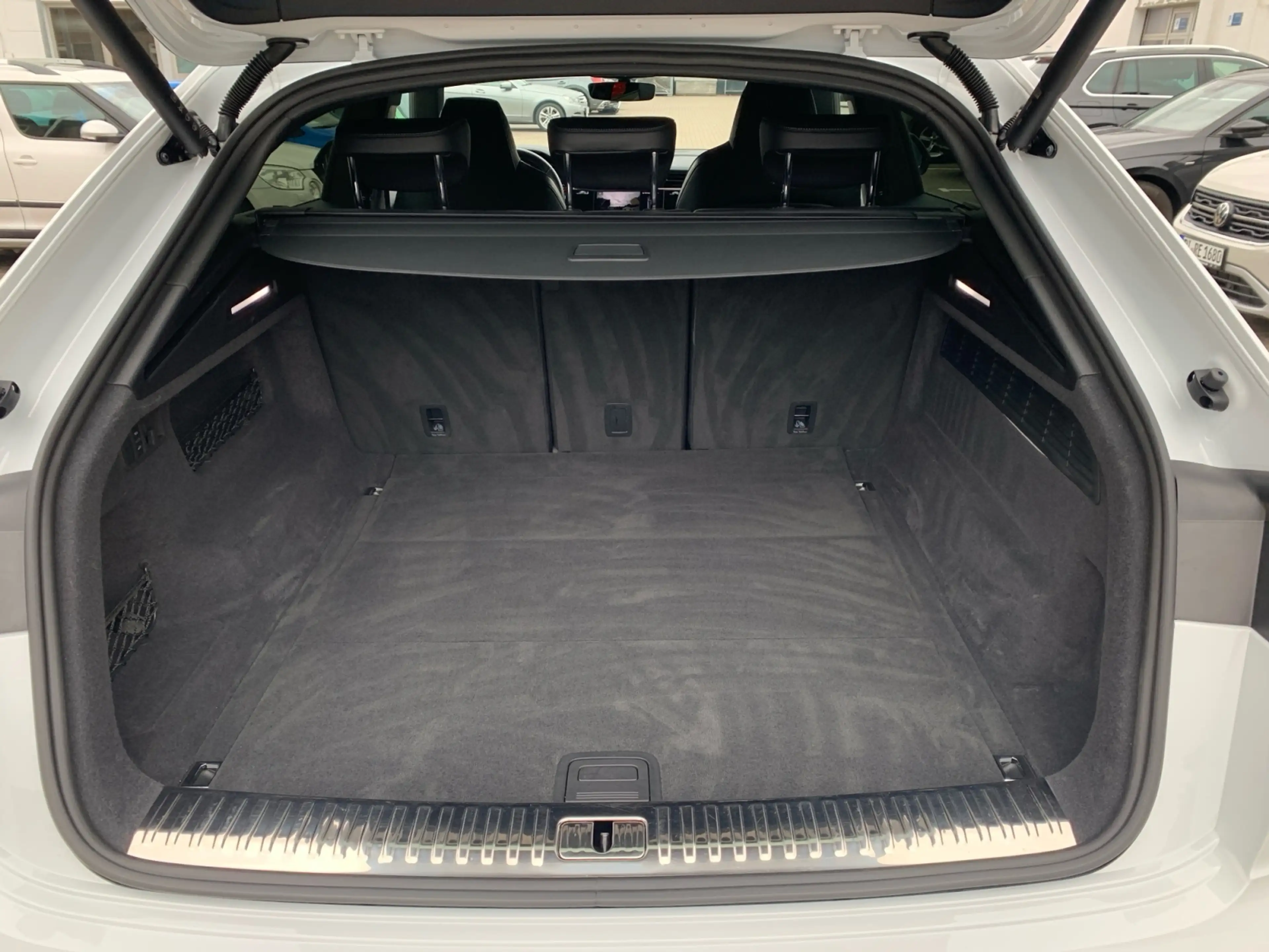 Audi SQ8 comp. plus TFSI tiptr. STANDHEI MATRIX 23" B&O SI — photo 11