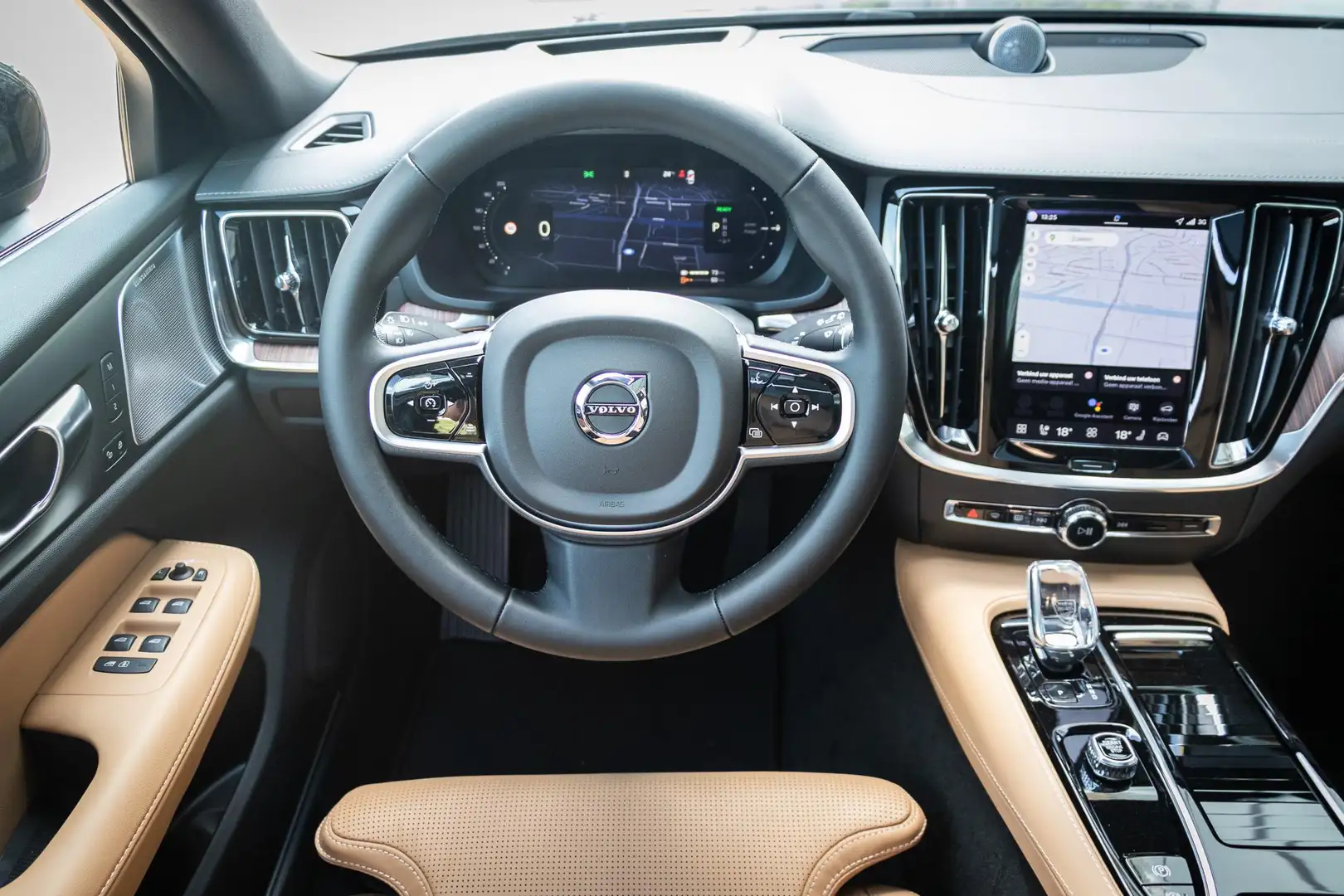 Volvo V60 T6 Plug-in hybrid AWD Ultra Dark | Adaptieve Cruis Groen - 2