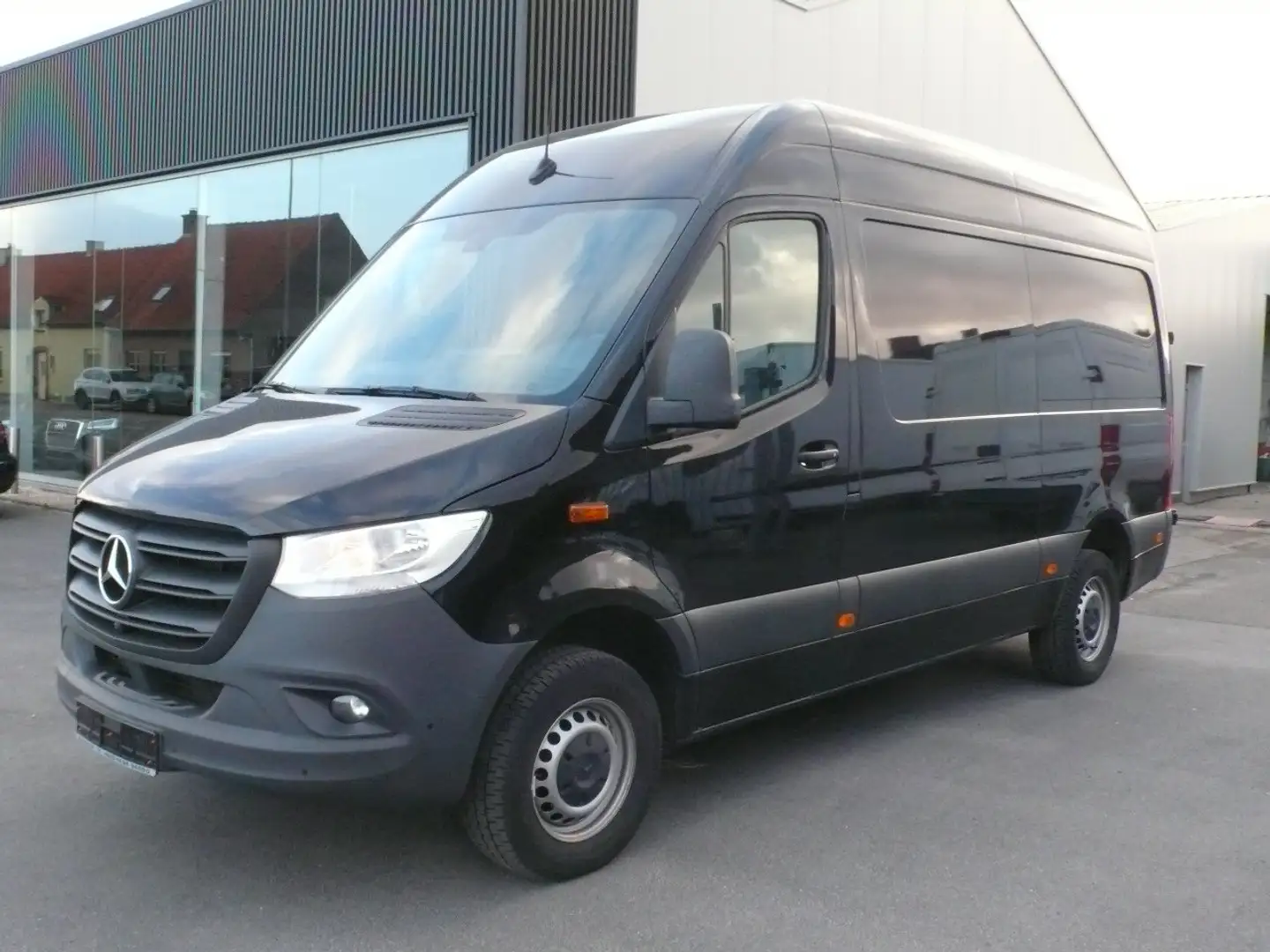 Mercedes-Benz Sprinter 317 CDI - L2H2 - 60.981 km - 29.900 euro+btw Zwart - 1