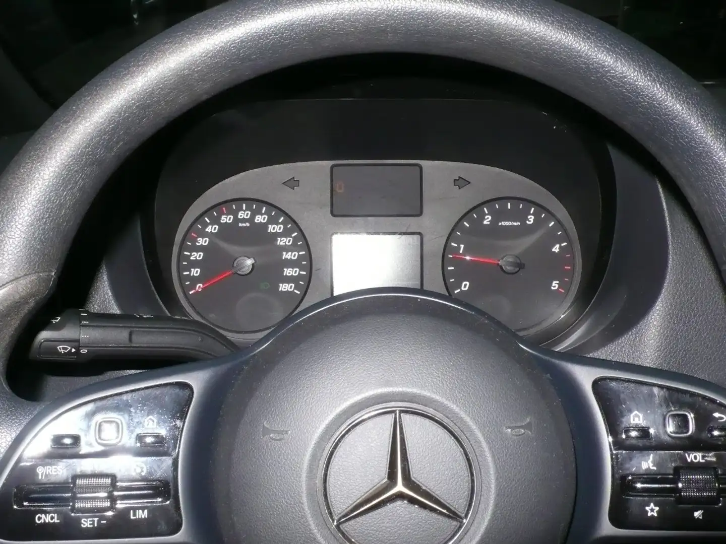 Mercedes-Benz Sprinter 317 CDI - L2H2 - 60.981 km - 29.900 euro+btw Zwart - 2