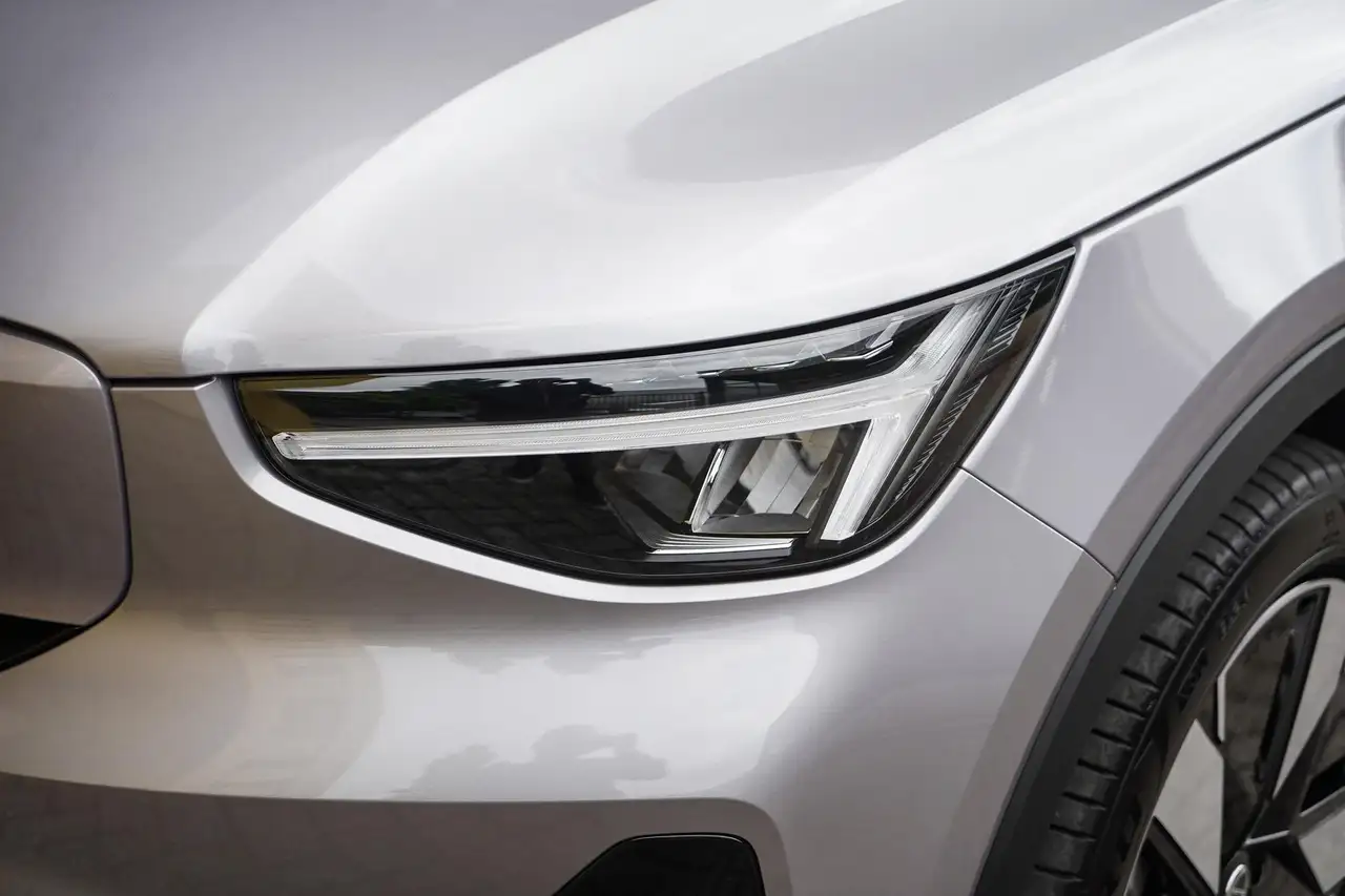 Volvo EX40 2026