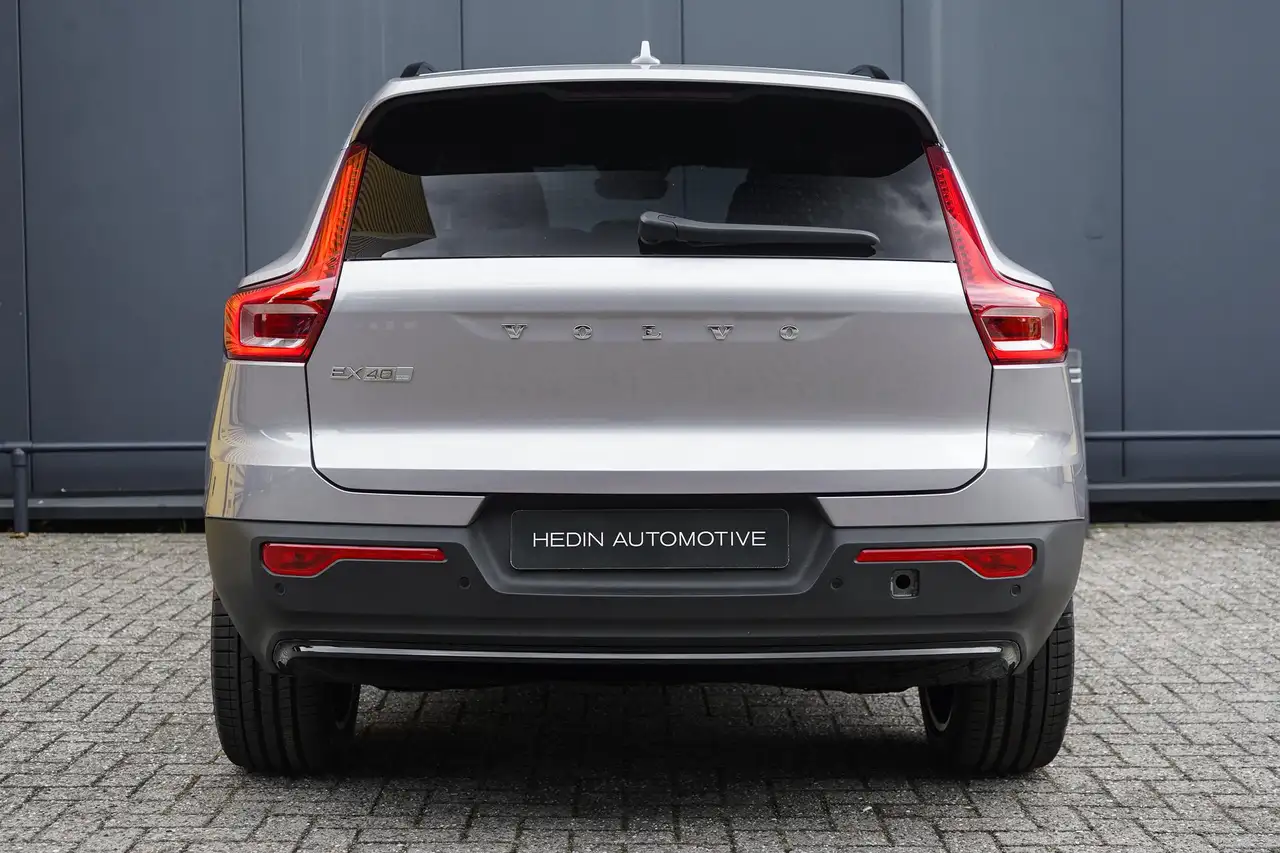 Volvo EX40 2026