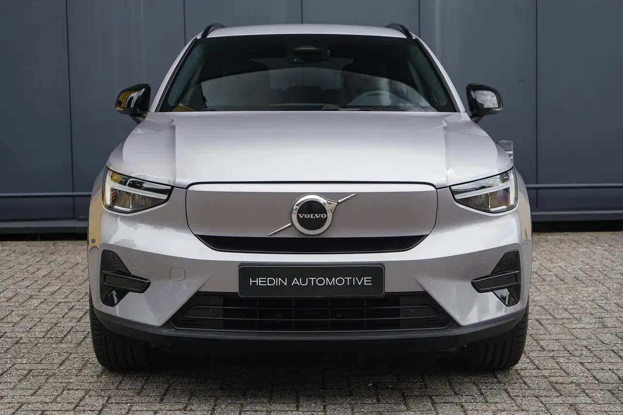 Volvo EX40 2026