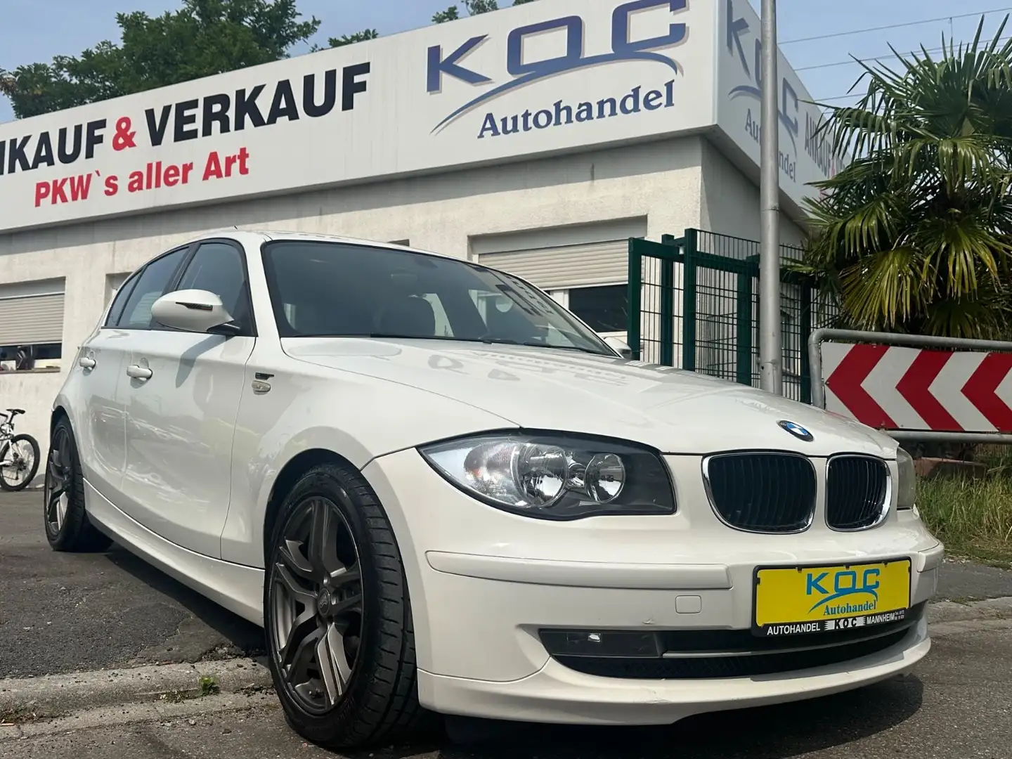 BMW 120 i Lim. Weiß - 1