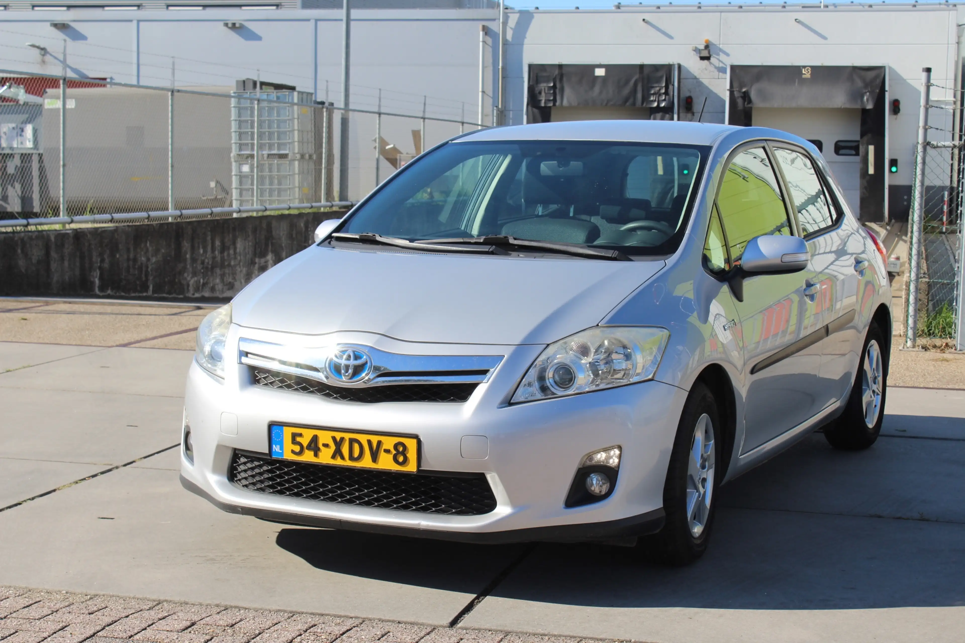 Toyota Auris 1.8 Full Hybrid Business navi camera cruise dealer — photo 4