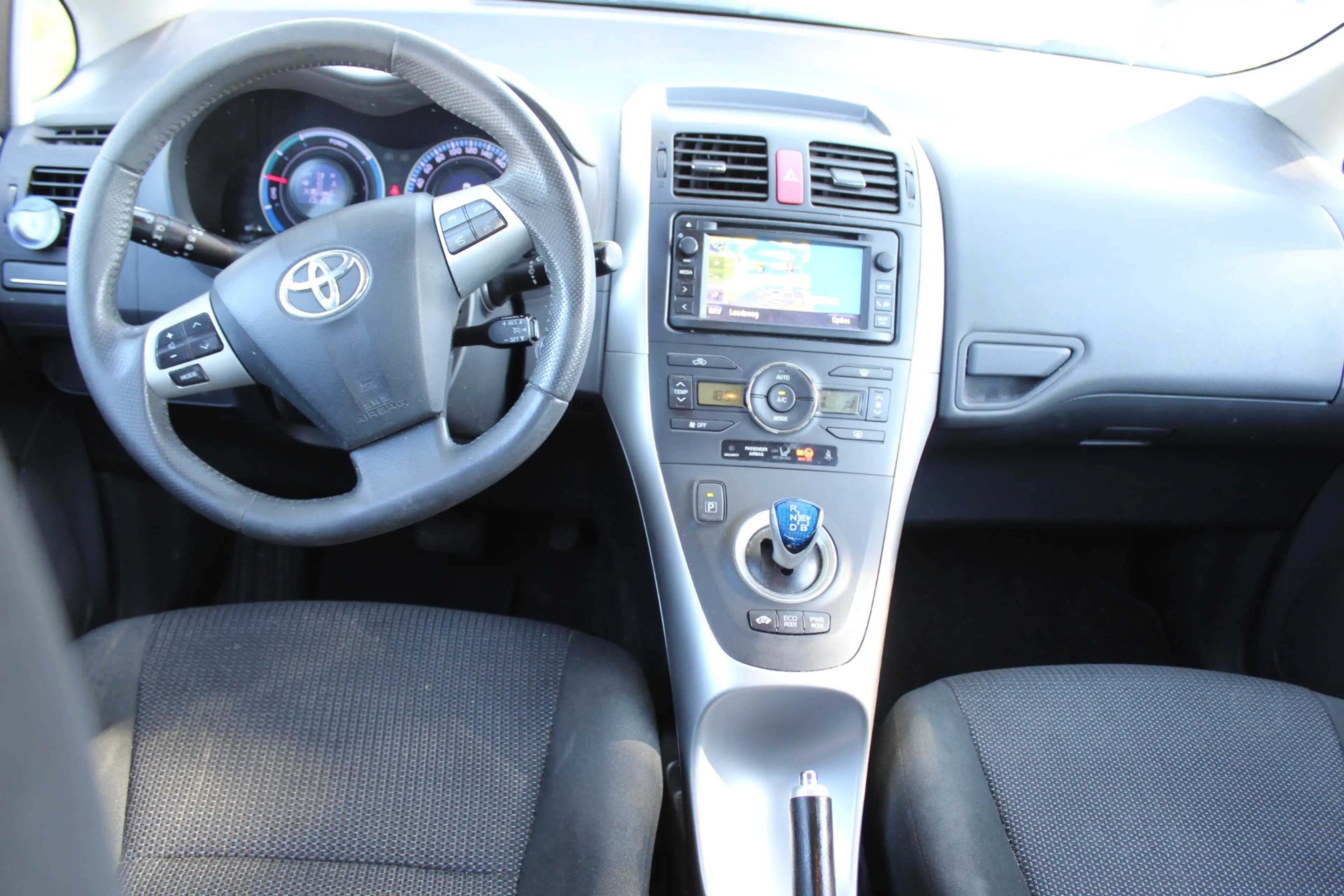 Toyota Auris 1.8 Full Hybrid Business navi camera cruise dealer — photo 5