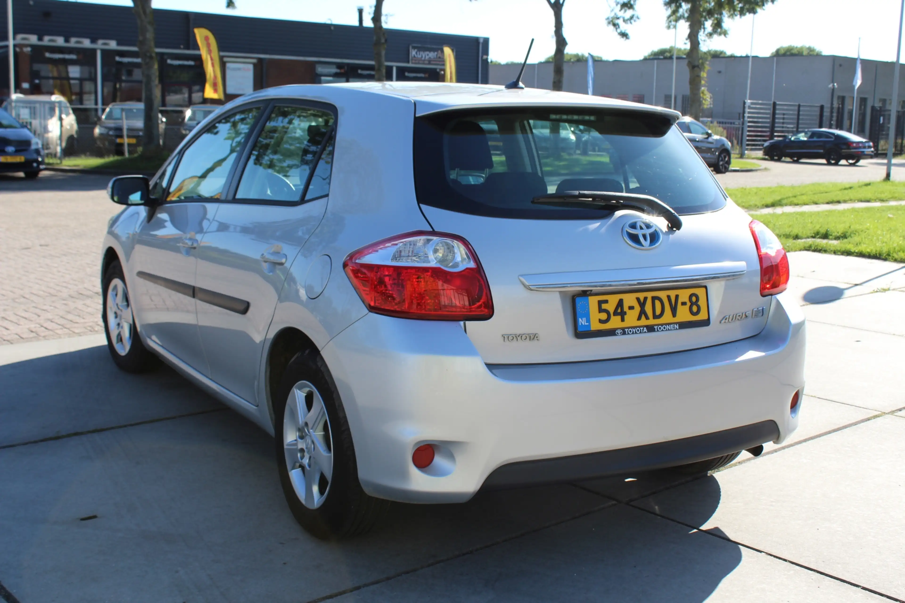 Toyota Auris 1.8 Full Hybrid Business navi camera cruise dealer — photo 10