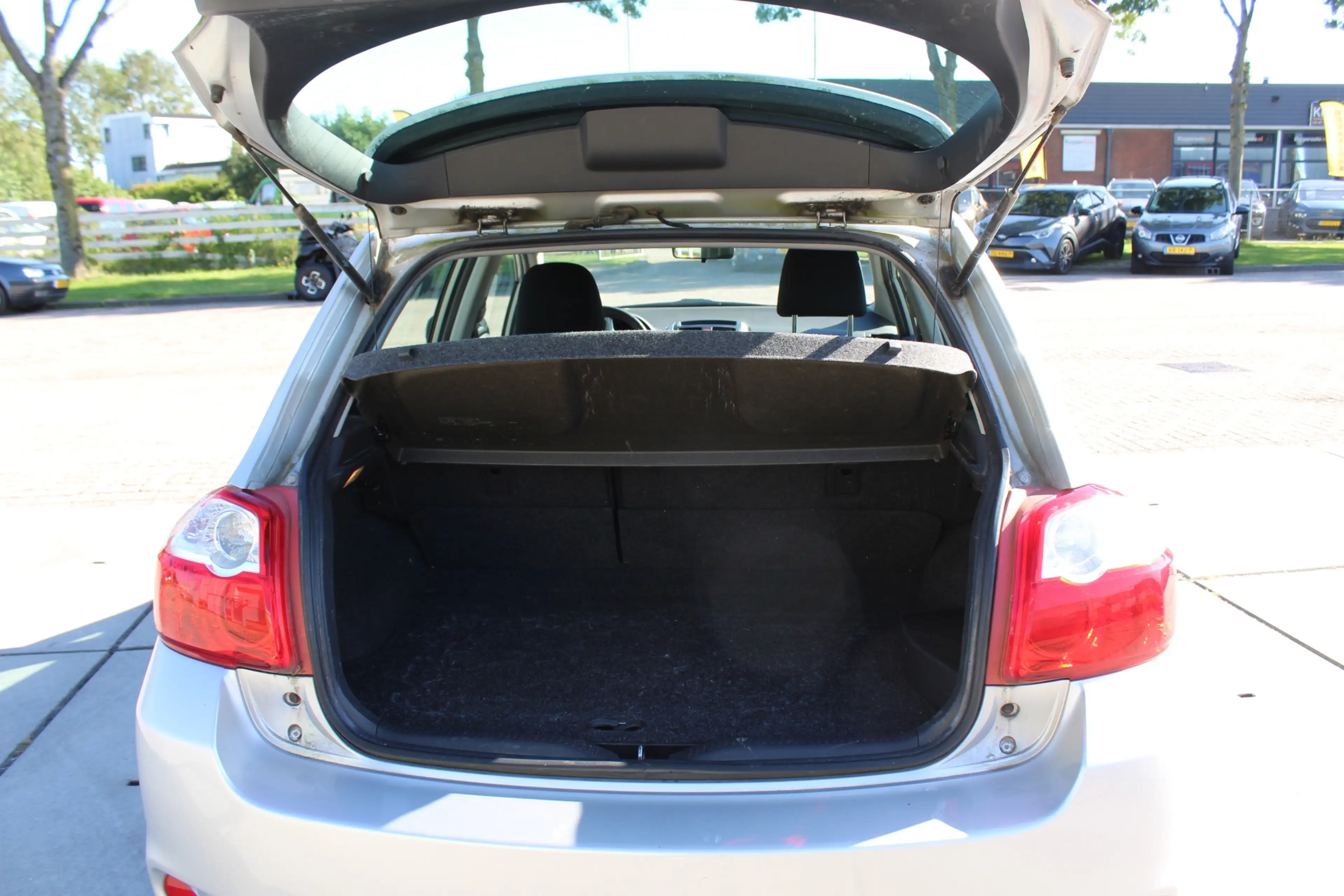 Toyota Auris 1.8 Full Hybrid Business navi camera cruise dealer — photo 12
