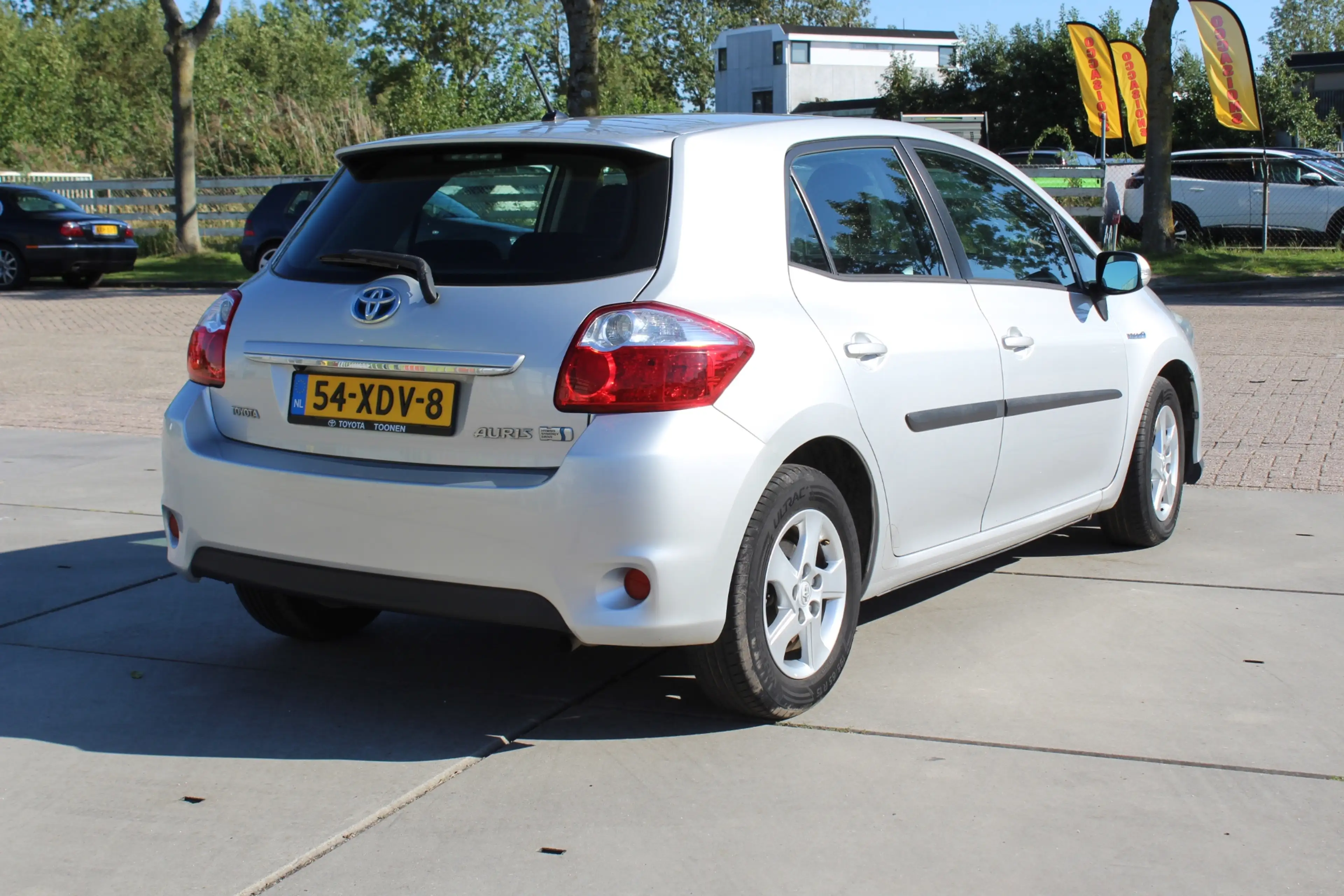 Toyota Auris 1.8 Full Hybrid Business navi camera cruise dealer — photo 19