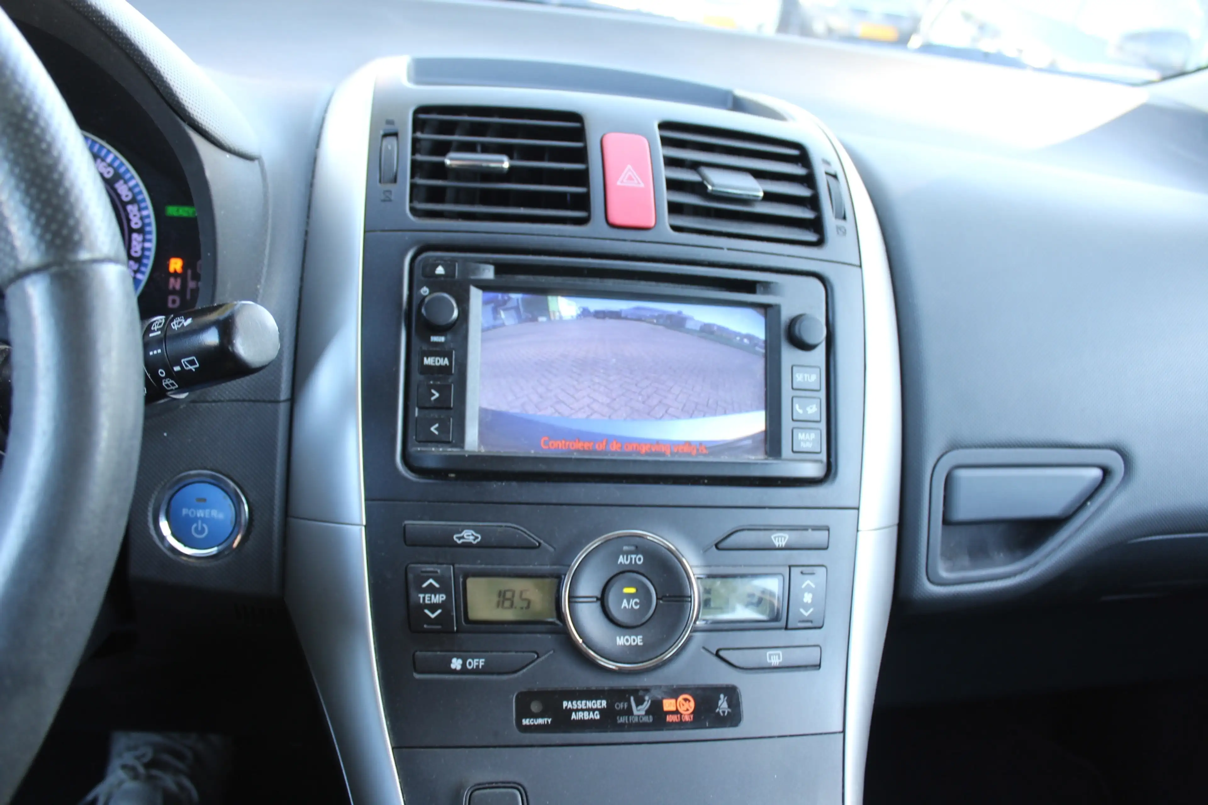 Toyota Auris 1.8 Full Hybrid Business navi camera cruise dealer — photo 11