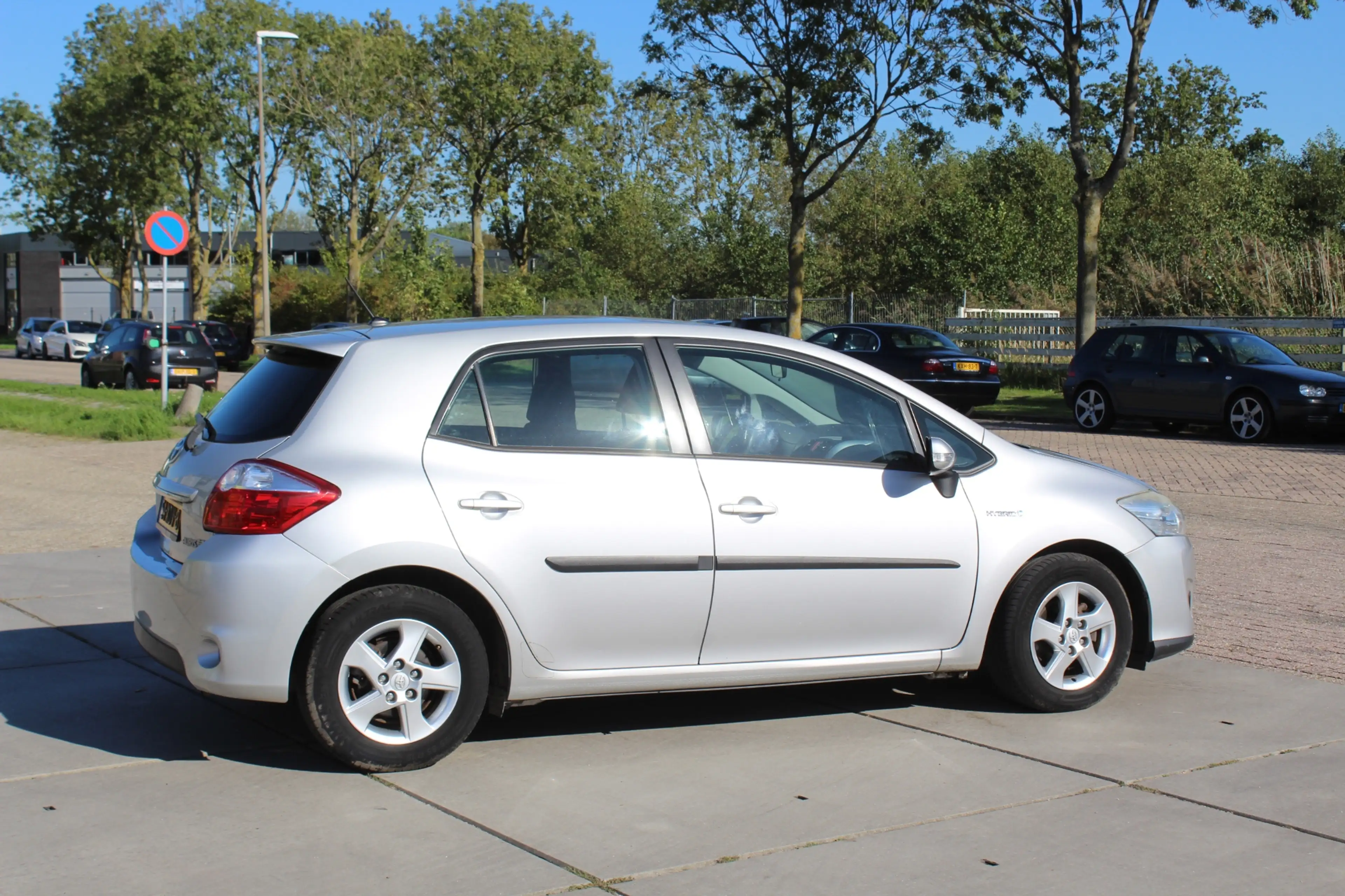 Toyota Auris 1.8 Full Hybrid Business navi camera cruise dealer — photo 18