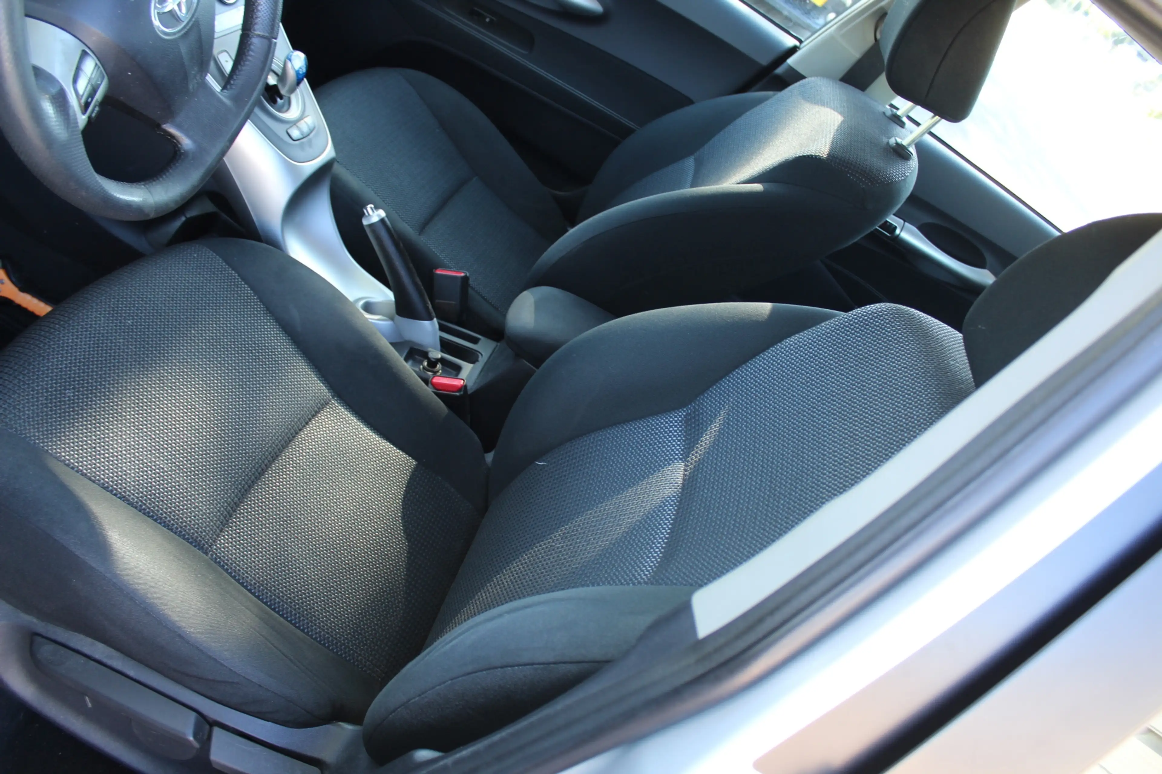 Toyota Auris 1.8 Full Hybrid Business navi camera cruise dealer — photo 24