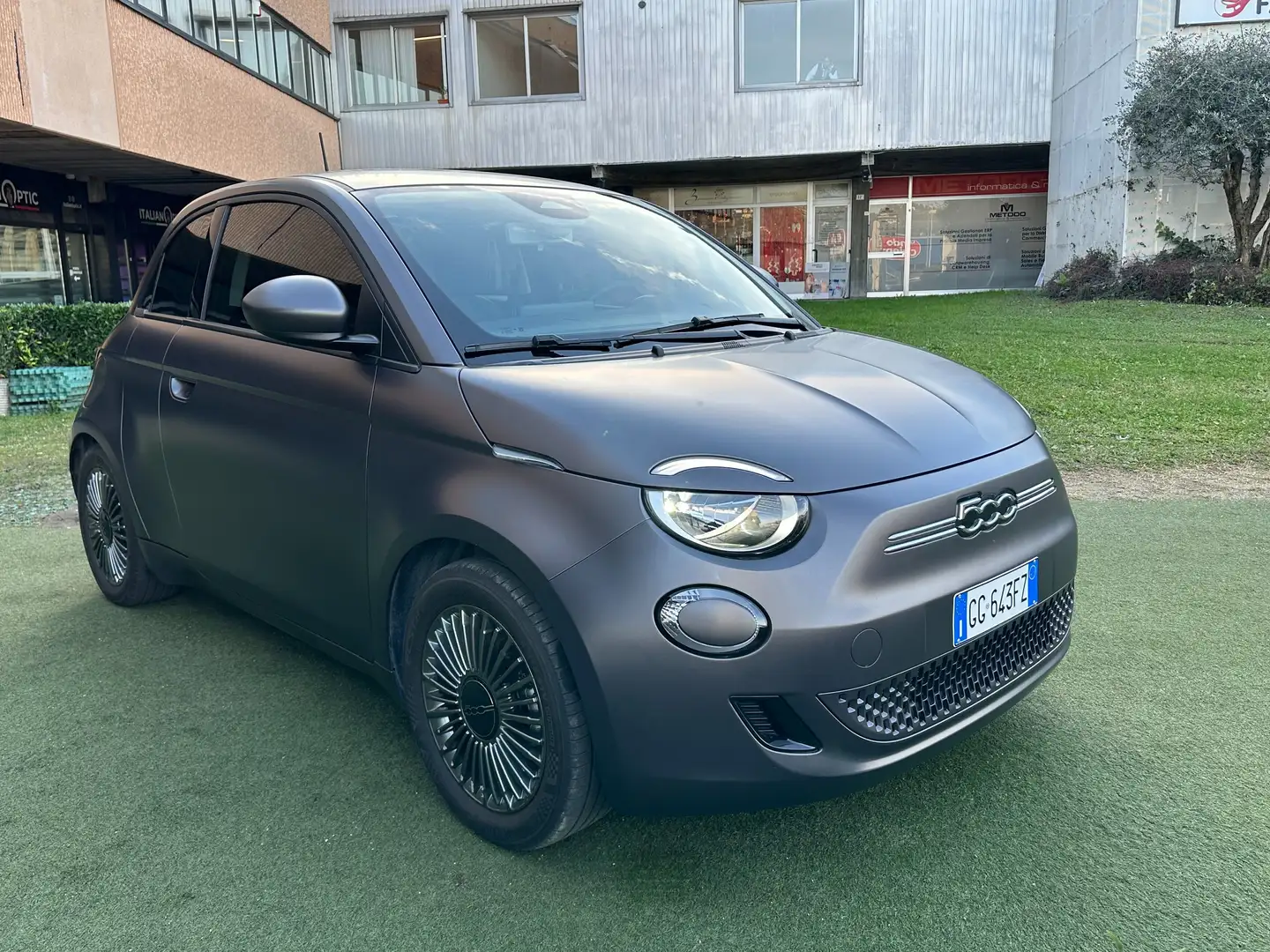 Fiat 500e 3+1 42kW ICON Opaca 41500km IVA ESPOSTA OK NEOPAT. Grau - 2