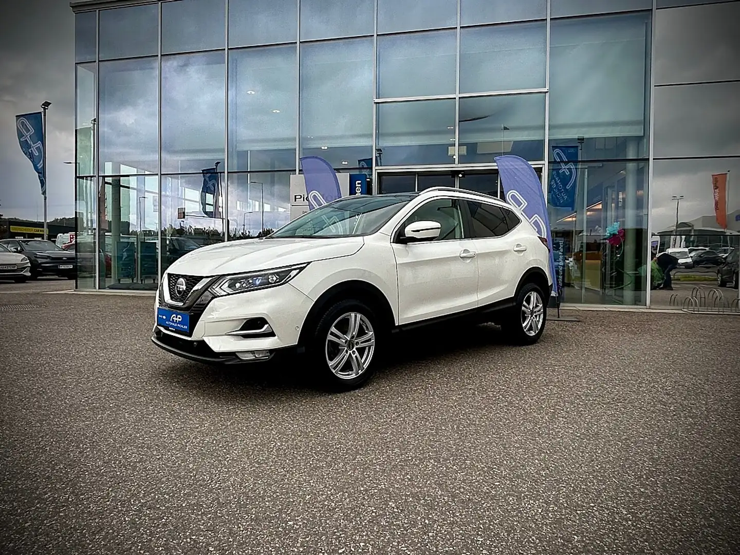 Nissan Qashqai 1,3 DIG-T N-Connecta Aut. / Ponaramdach / Adapt... Weiß - 2