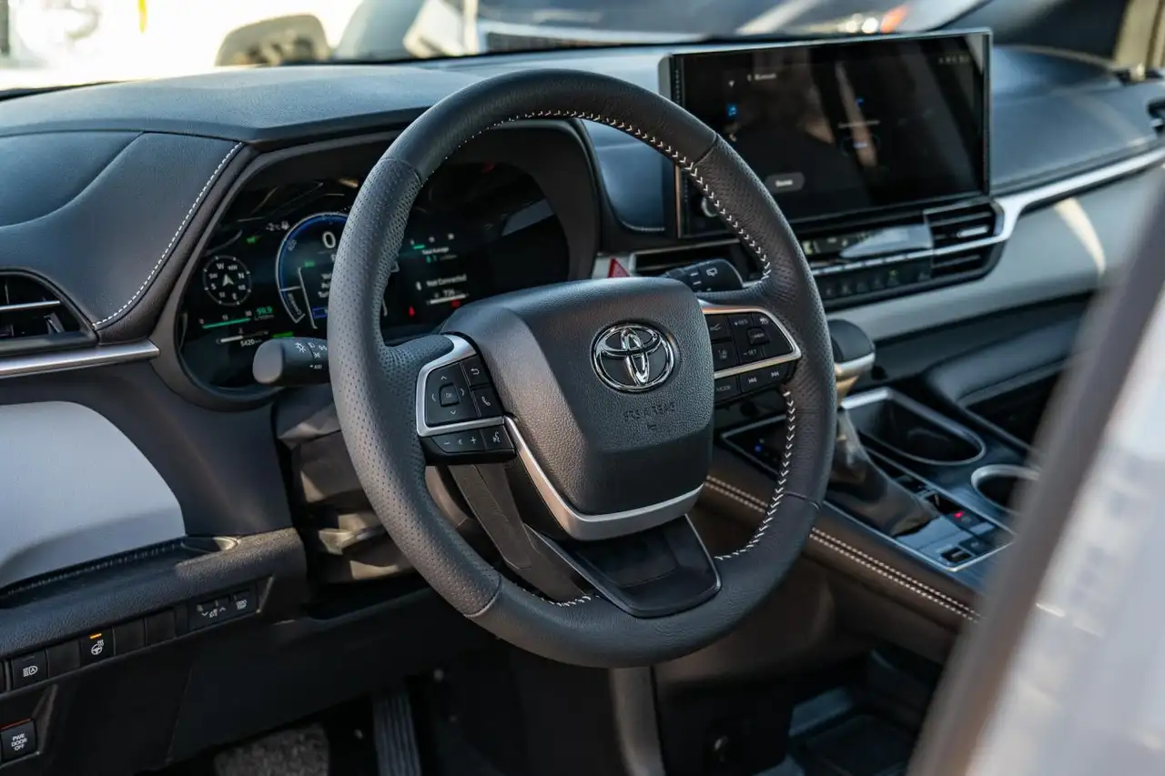 Toyota Sienna снимка Toyota Sienna