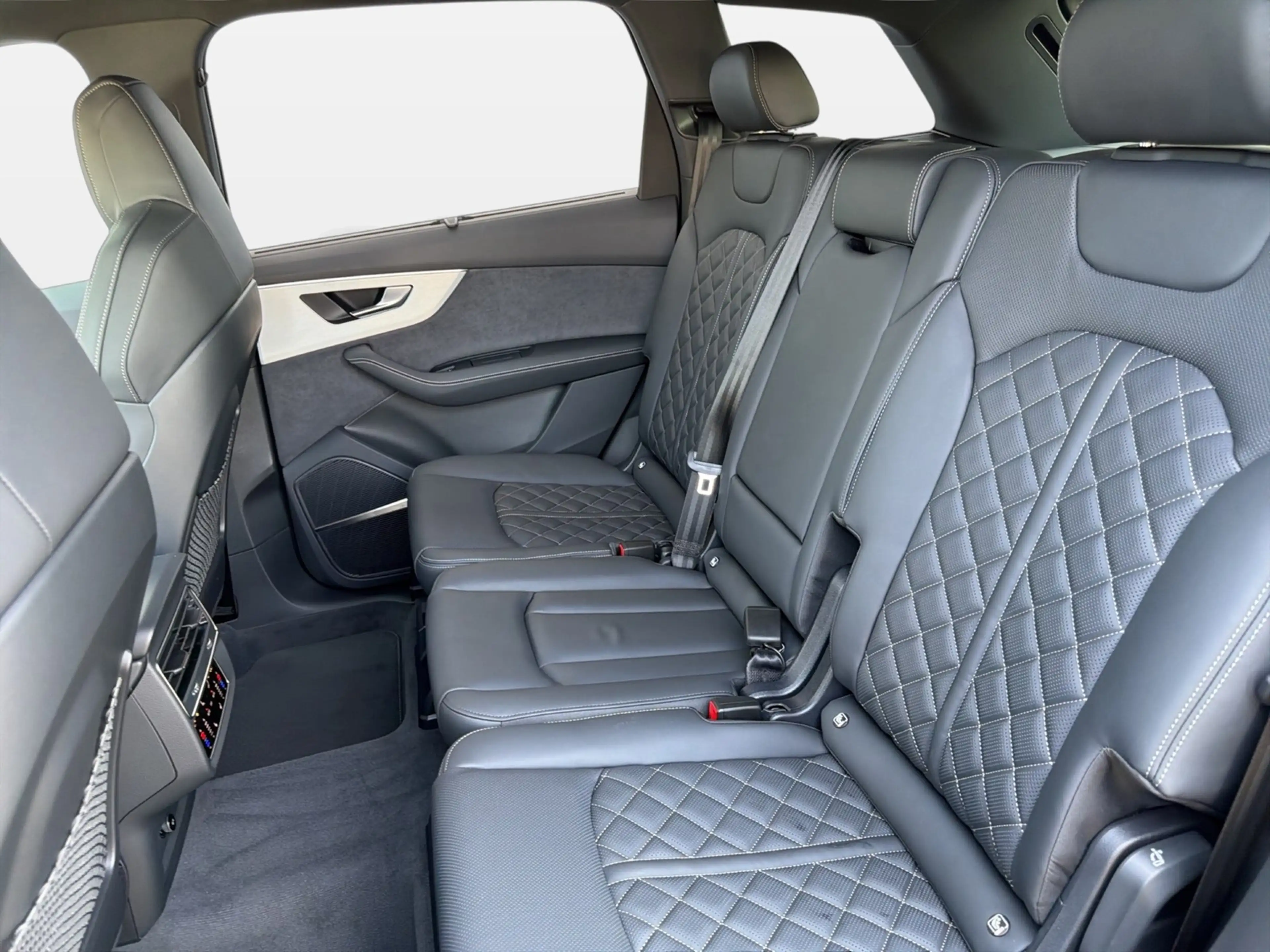 Audi SQ7 4.0 TFSI quattro AHK StHz GSD — photo 11