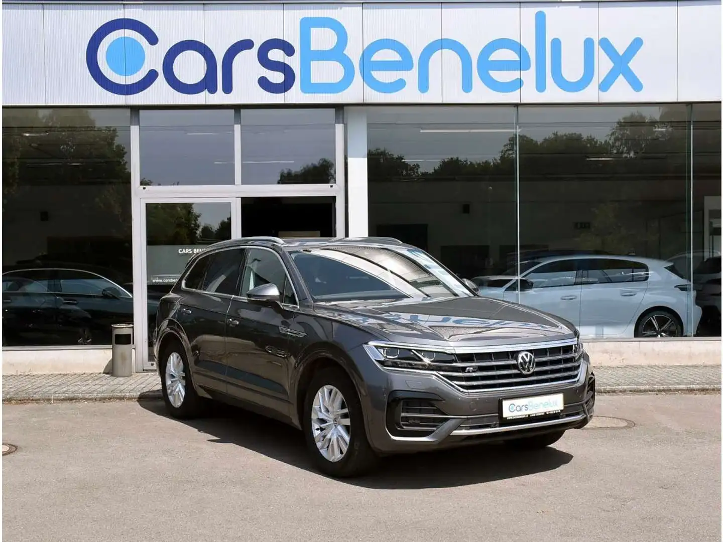 Volkswagen Touareg 3.0 TDI 4Motion R-Line Tip. SUSP PNEU SIDE 1 MAIN Grijs - 1