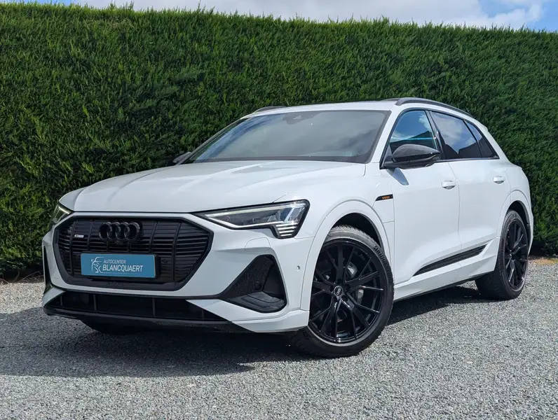 AUDI Q8 E-tron