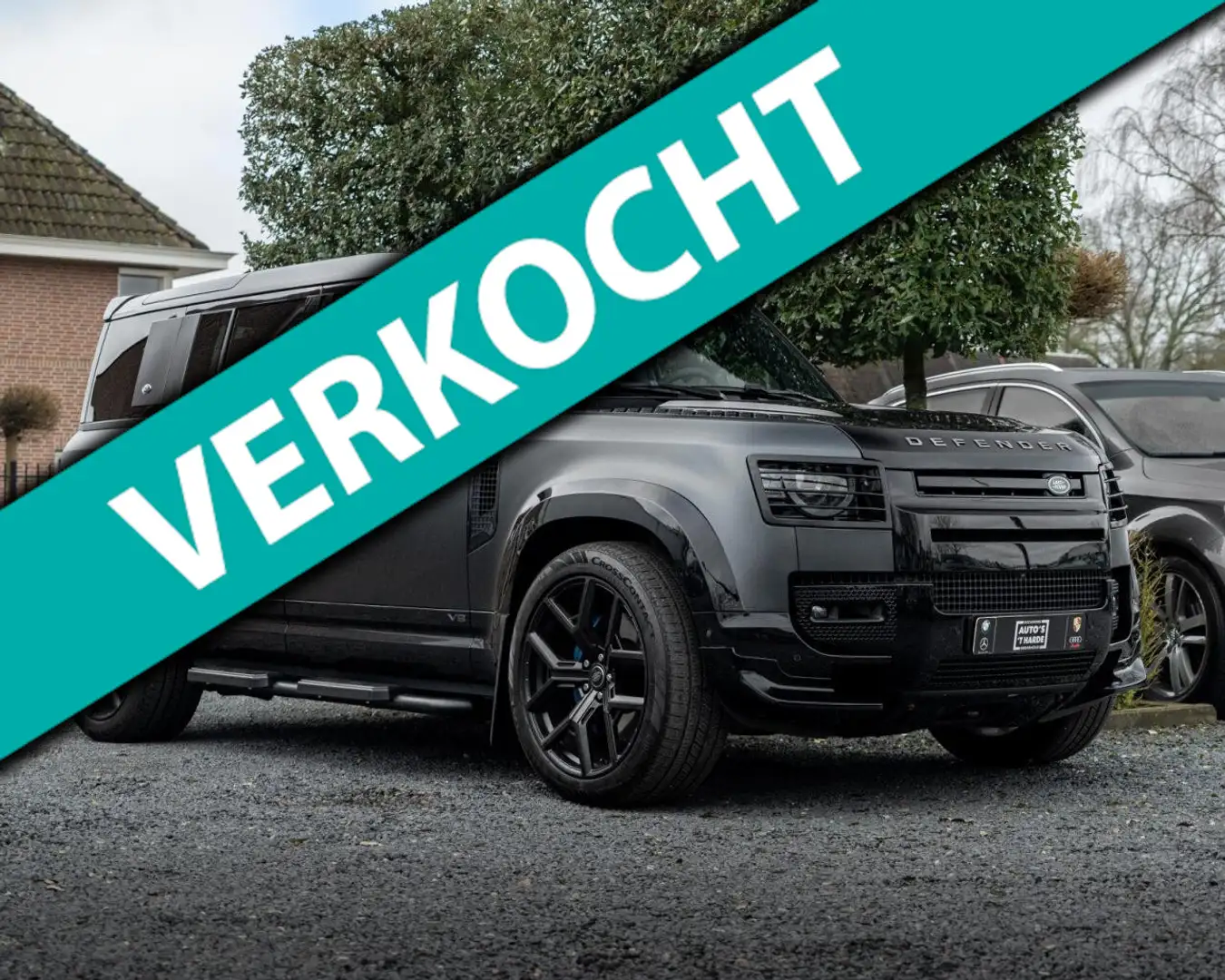 Land Rover Defender 110 5.0 P525 110 V8 URBAN ACC Trekhaak Pano HUD 36 Grijs - 1