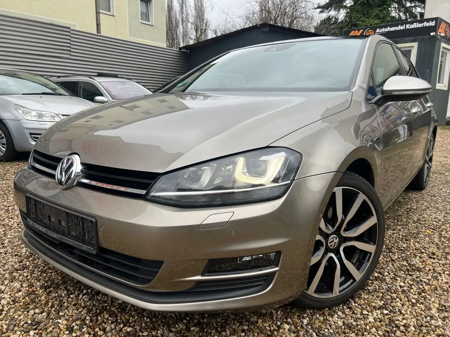Volkswagen Golf VII Lim. Edition BMT*VIEL SONDERAUSSTATTUNG Braun - 1