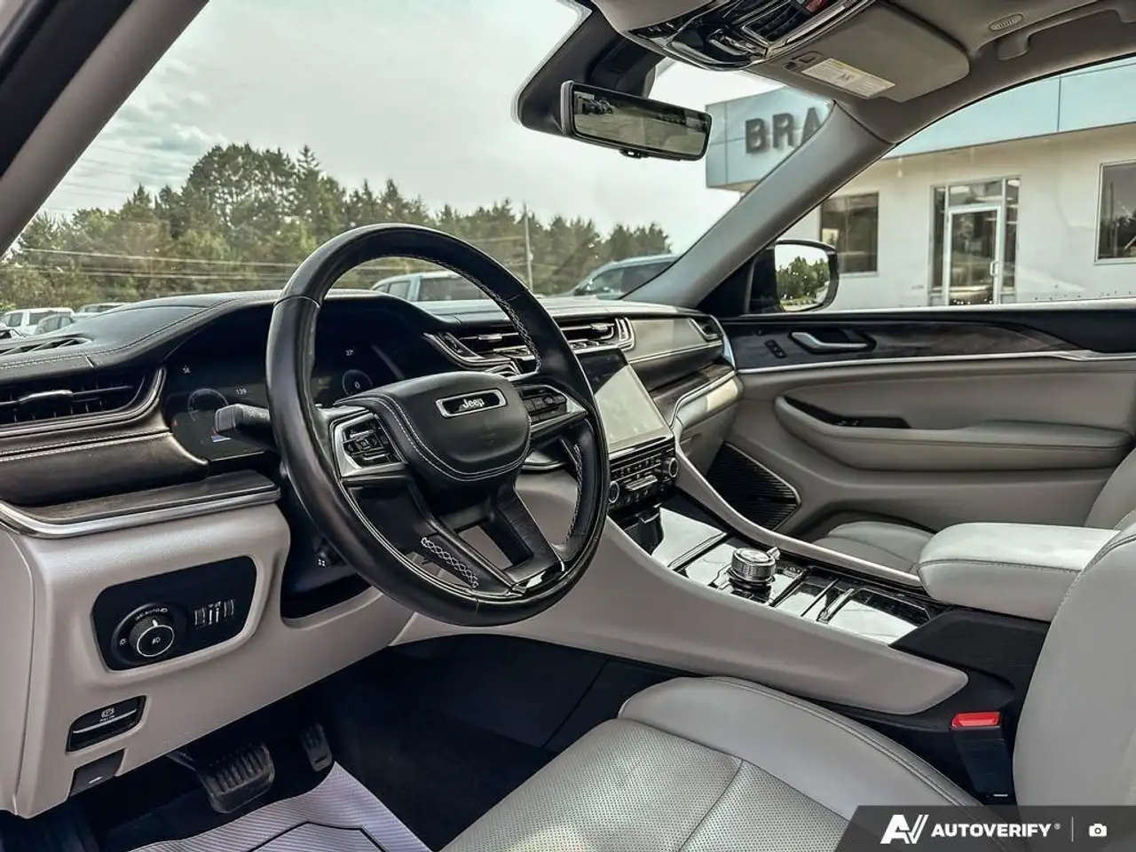 Jeep Grand Cherokee снимка Jeep Grand Cherokee