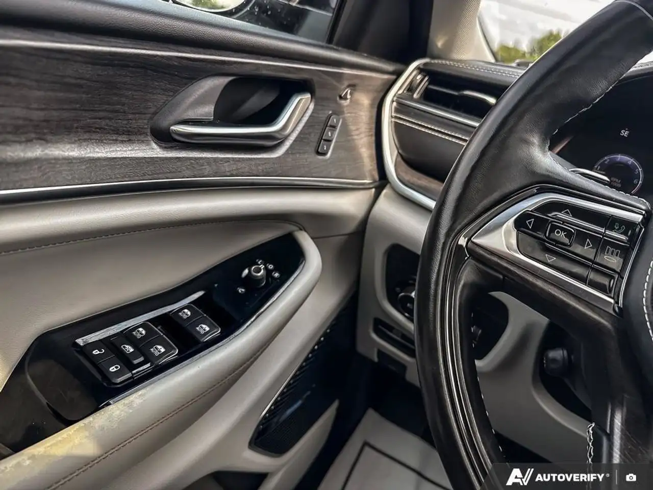 Jeep Grand Cherokee снимка Jeep Grand Cherokee