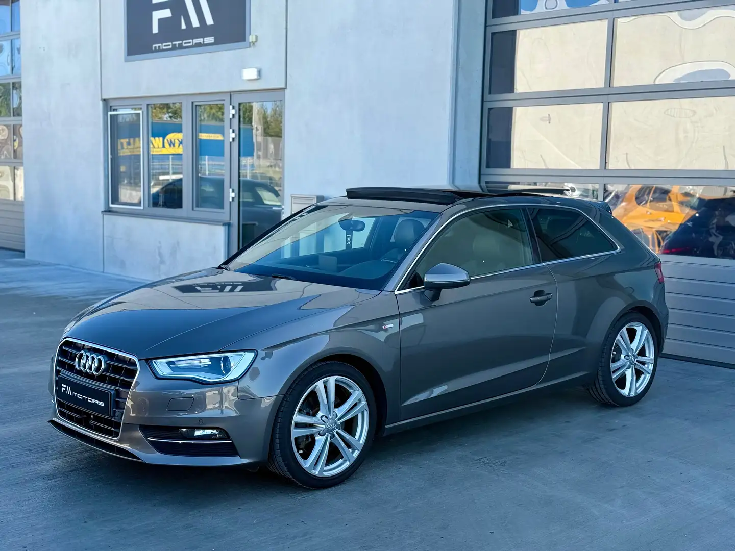 Audi A3 S line Sportpaket, ACC, PANO, Gris - 1