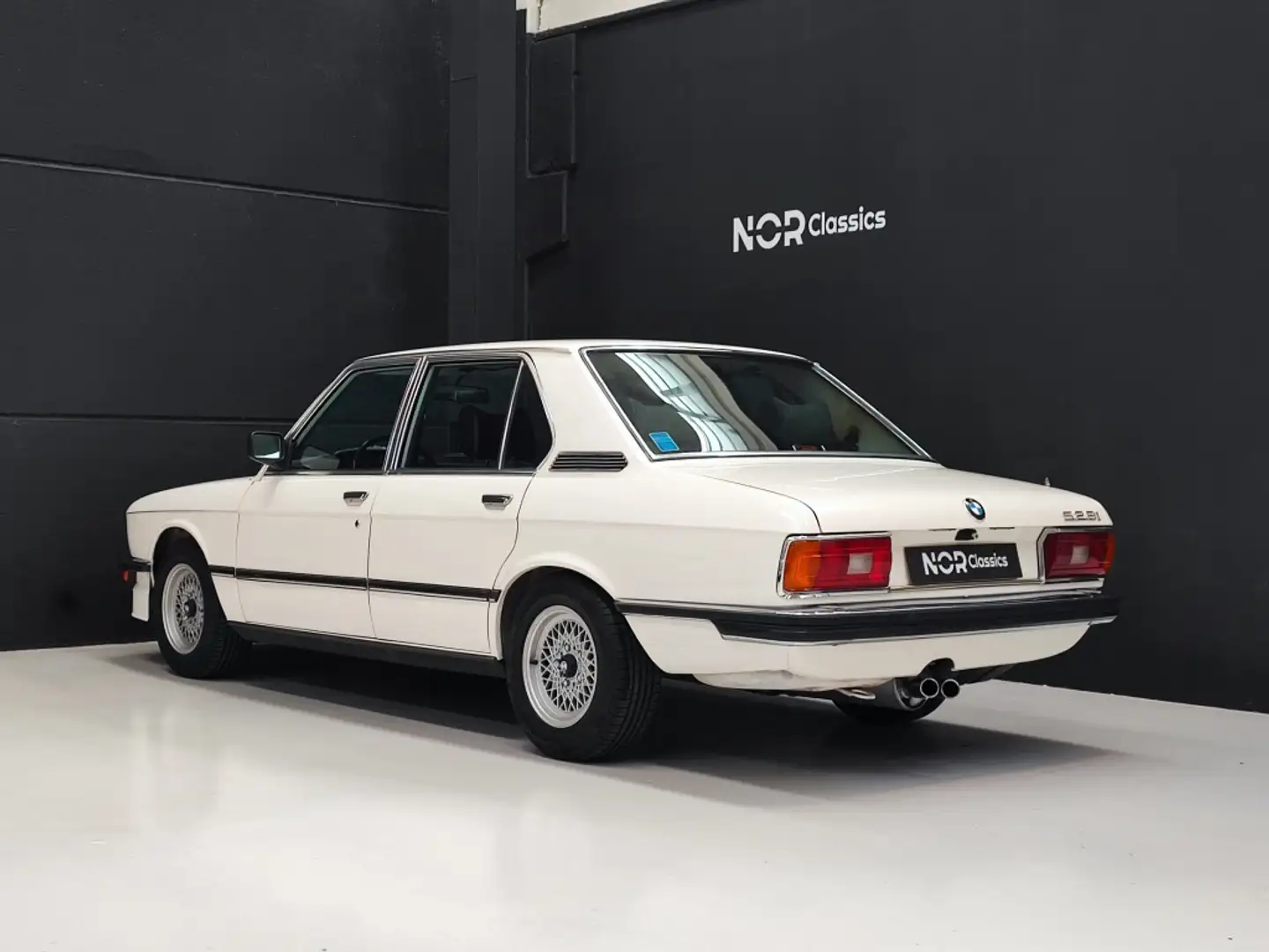 BMW 528i (E12) - 2