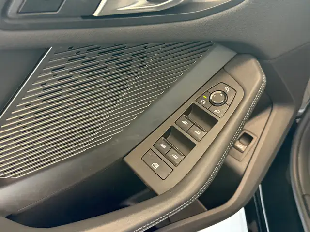 BMW 1 Series view 12