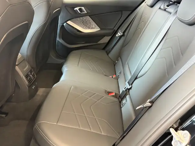 BMW 1 Series view 7