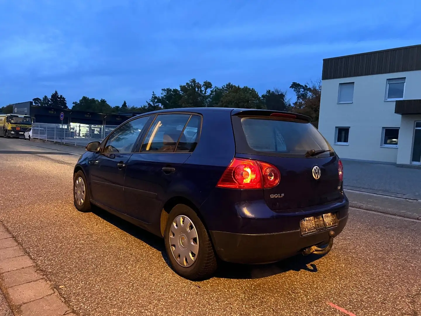 Volkswagen Golf V Lim. Trendline 2 Hand TÜV NEU Blau - 2