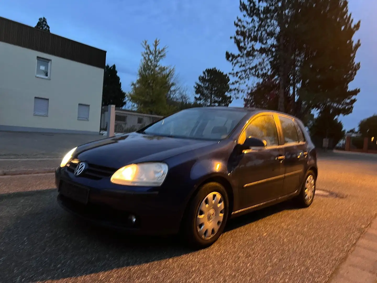 Volkswagen Golf V Lim. Trendline 2 Hand TÜV NEU Blau - 1