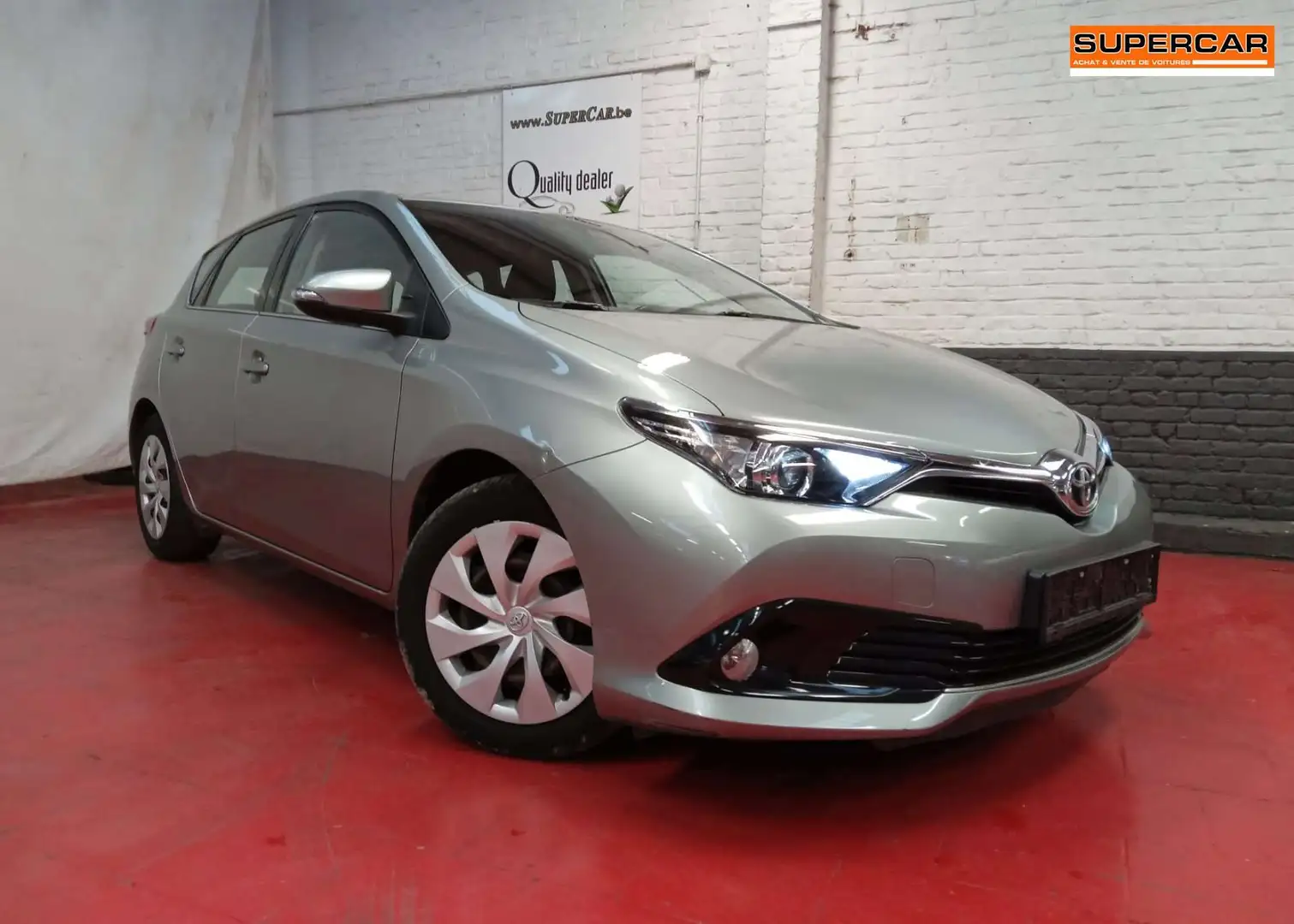 Toyota Auris 1.33i VVT-i *A/C*V/C* Camera* Blth* 252 € x 60 Gris - 1