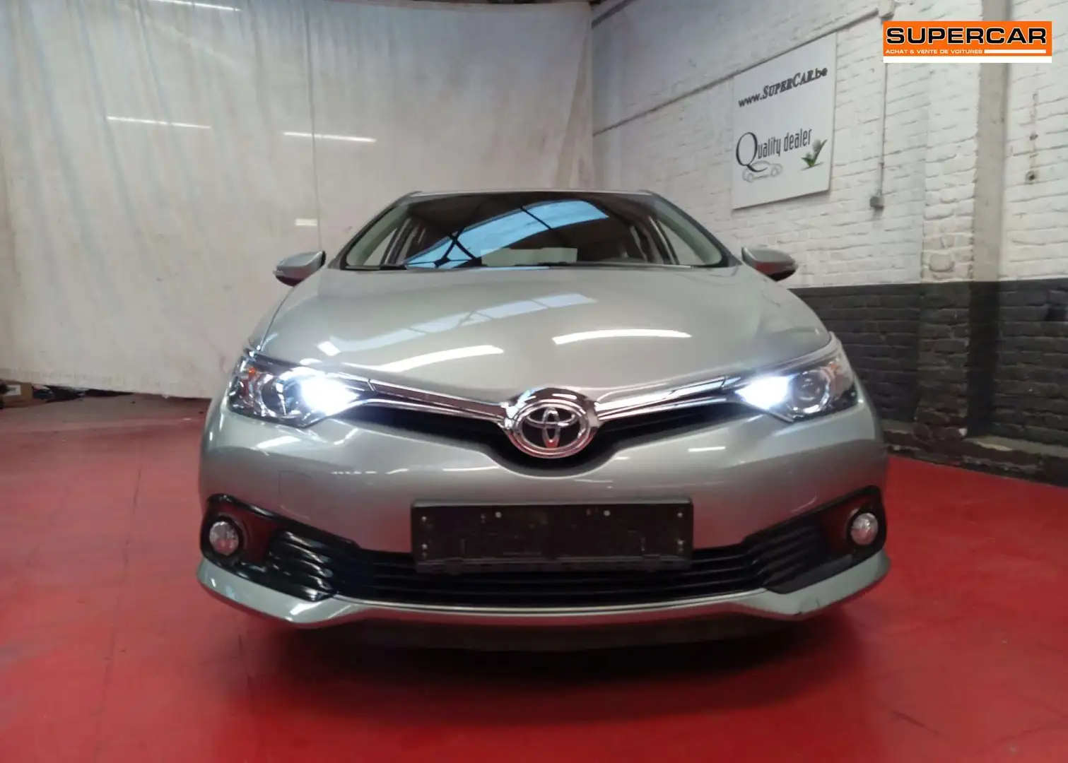 Toyota Auris 1.33i VVT-i *A/C*V/C* Camera* Blth* 252 € x 60 Gris - 2