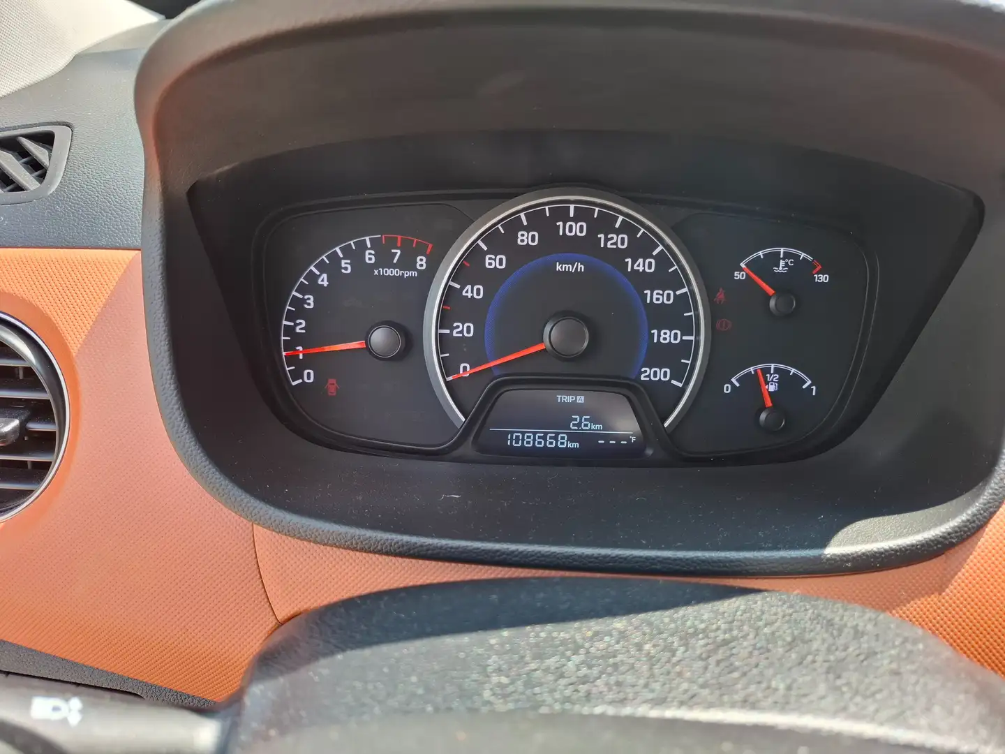 Hyundai i10 1,0 Comfort Orange - 1