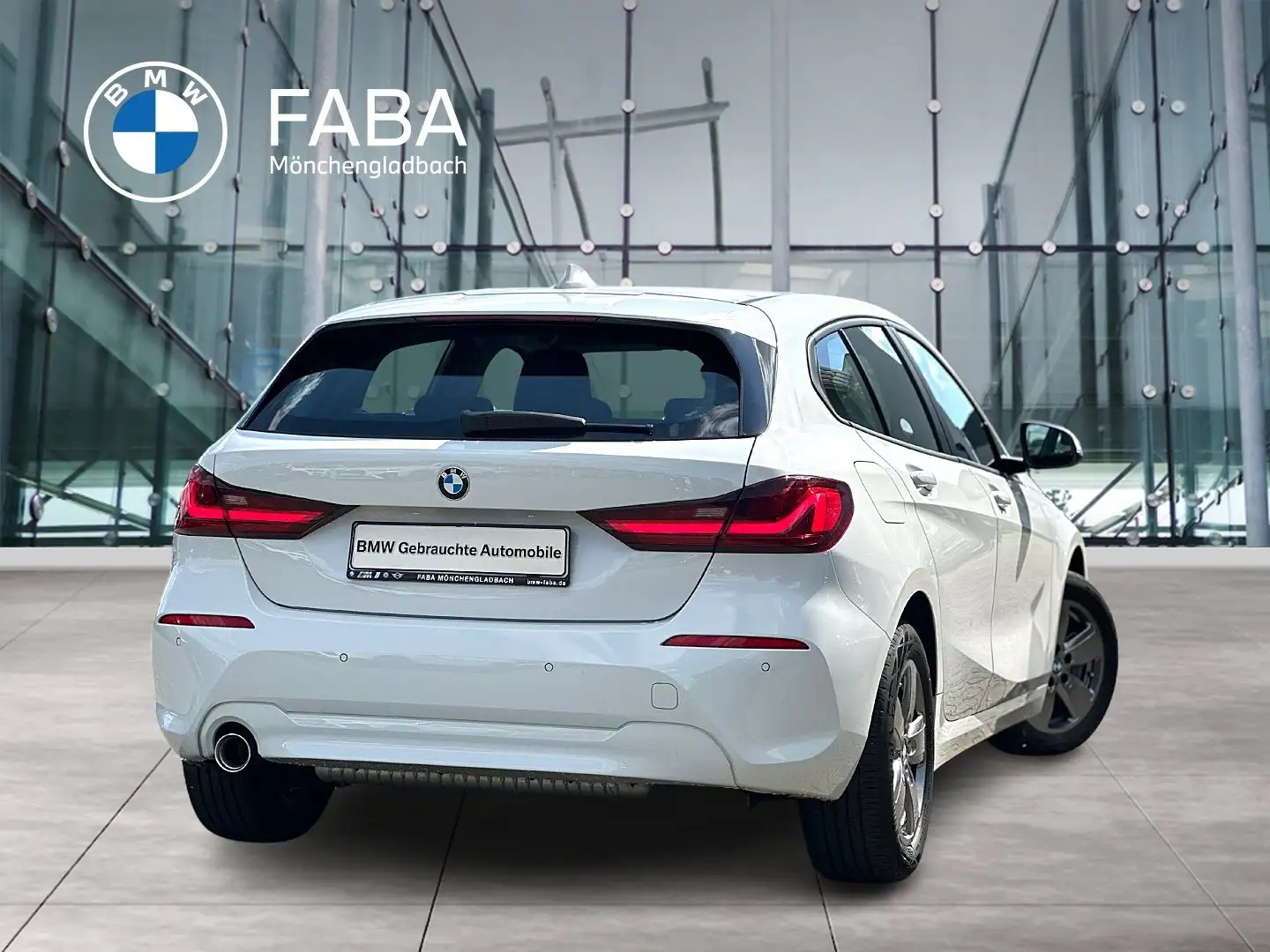 BMW 118 i Hatch Advantage DAB LED Tempomat Klimaaut. Weiß - 2