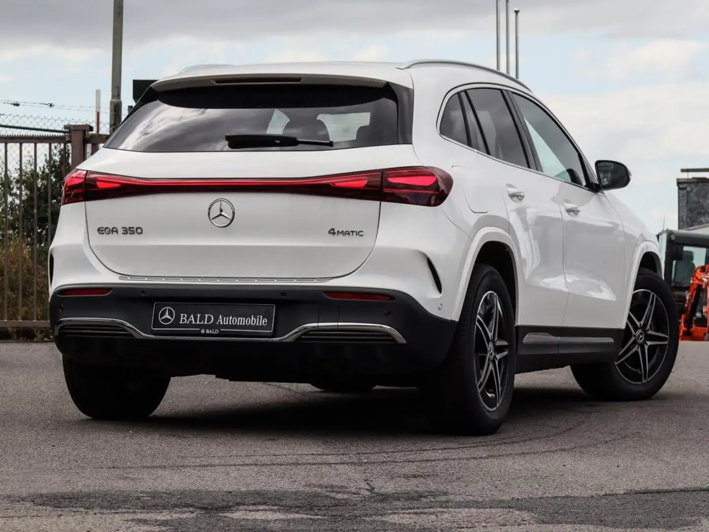 Mercedes-Benz EQA 350 4M AMG-Sport/LED/Cam/Totw/Ambi/Totw/18 Weiß - 2