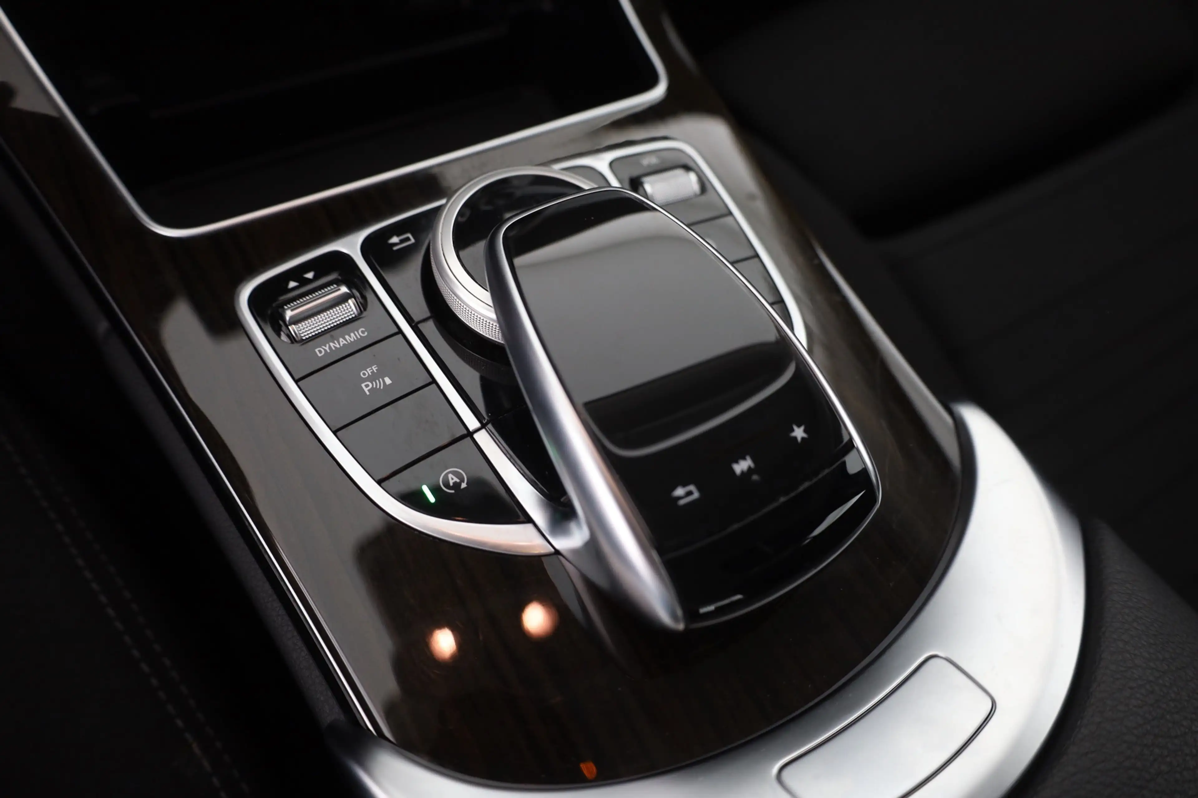 Mercedes-Benz C 180 C180 LED Kamera Navi Sitzheizung Tempomat — photo 14