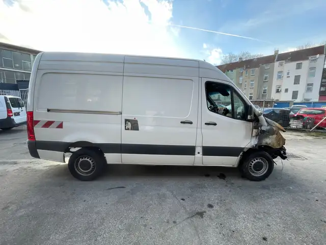 Mercedes-Benz Sprinter 319 Hoch Lang 9G TRONIC AHK Kamera 1HD 15TKM Klima